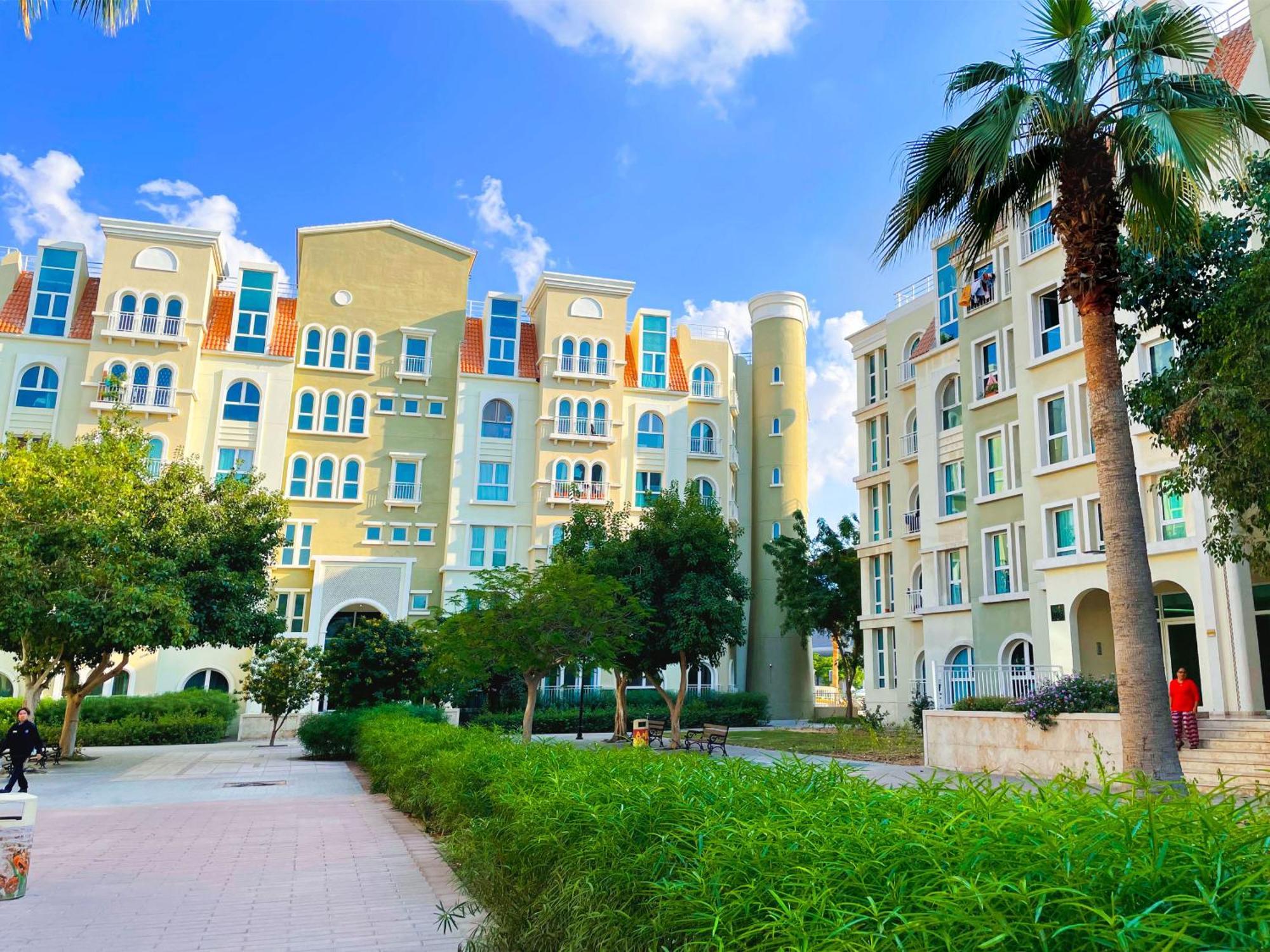 Convenient Near Metro *