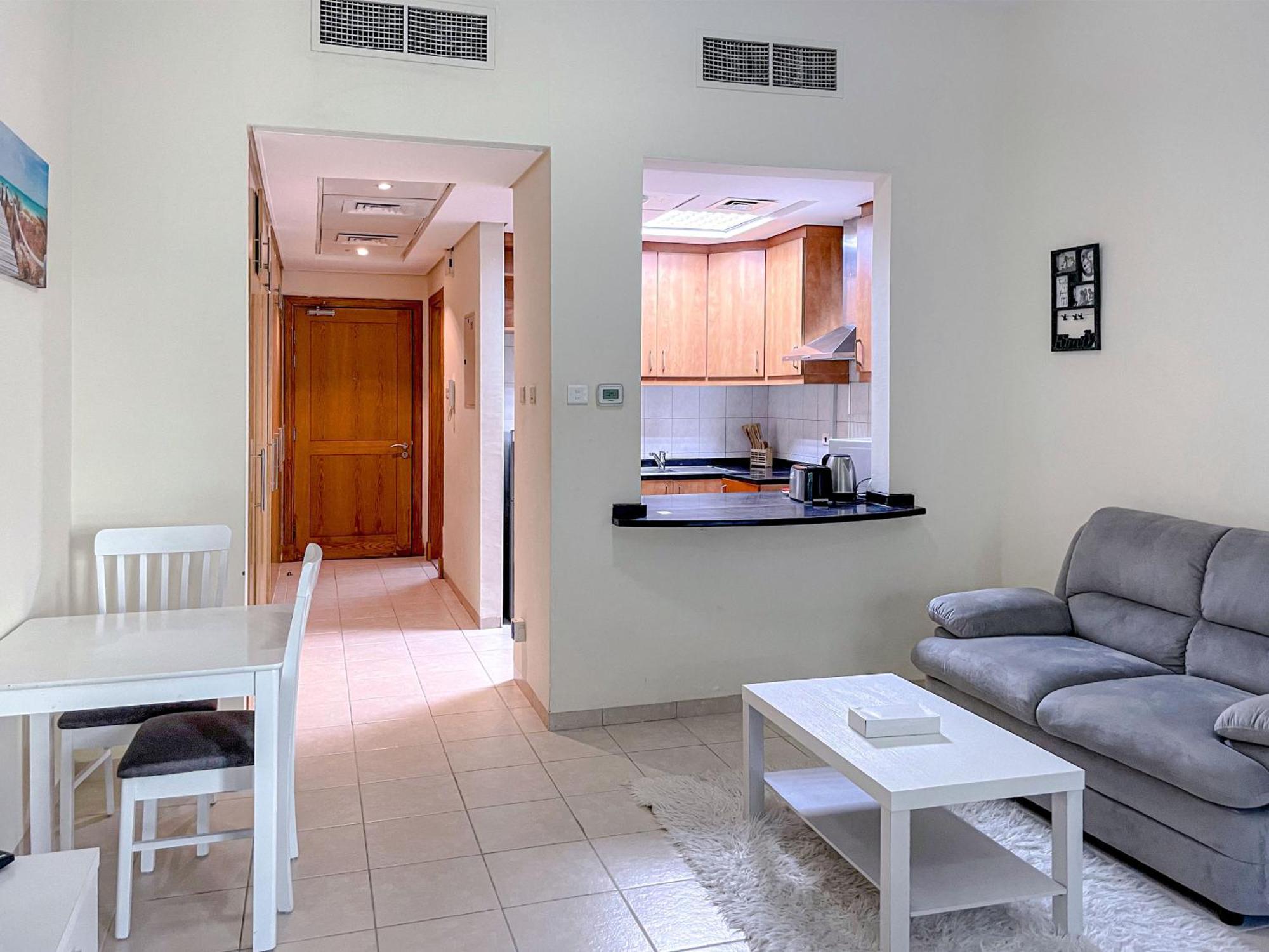 Convenient Near Metro *