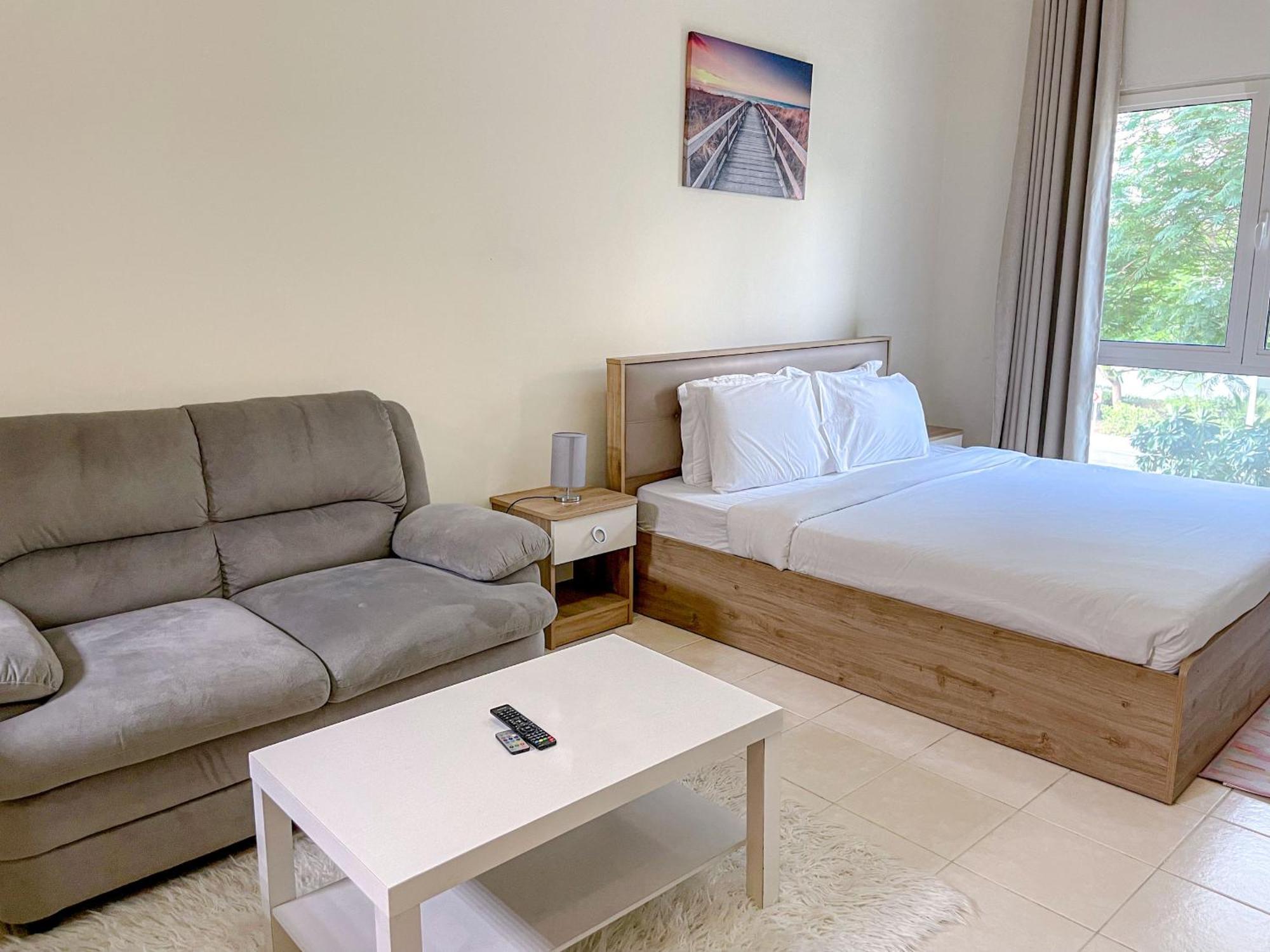 Convenient Near Metro *
