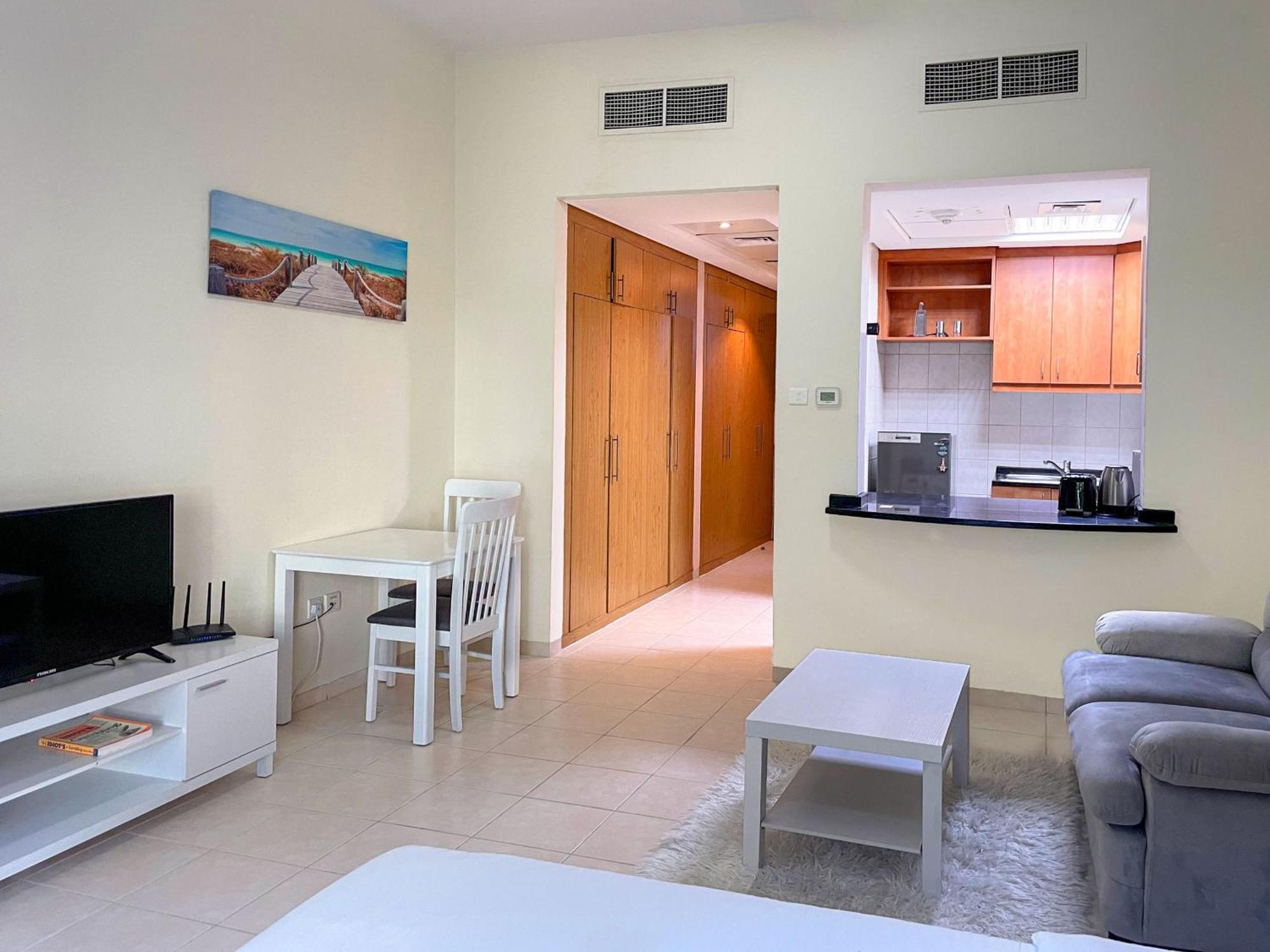 Convenient Near Metro *
