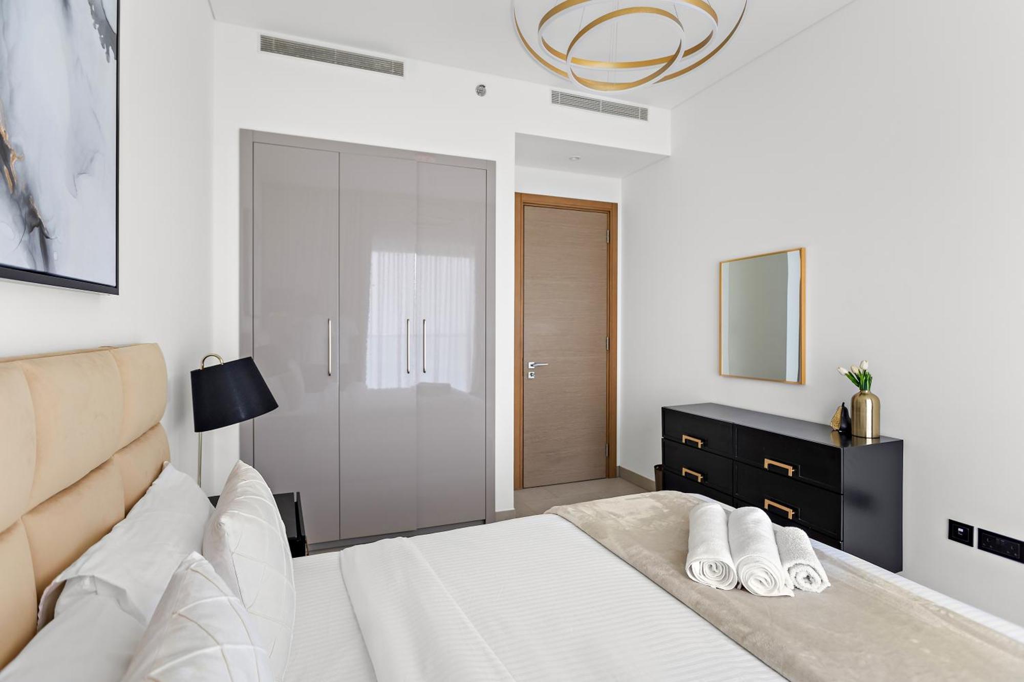 Apartment Brand New 1 Bedroom + Office - Perfect For Work
