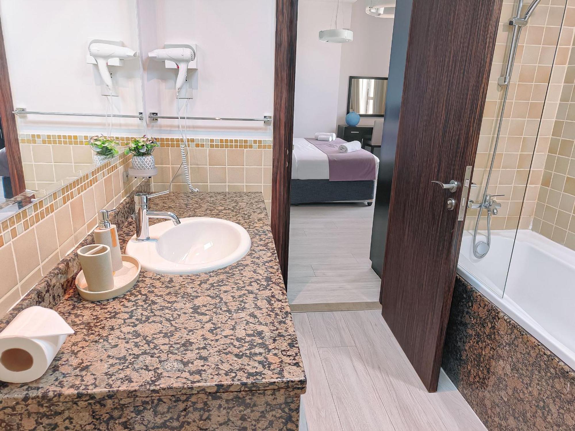 5 Star Luxury Sea View Apartment *