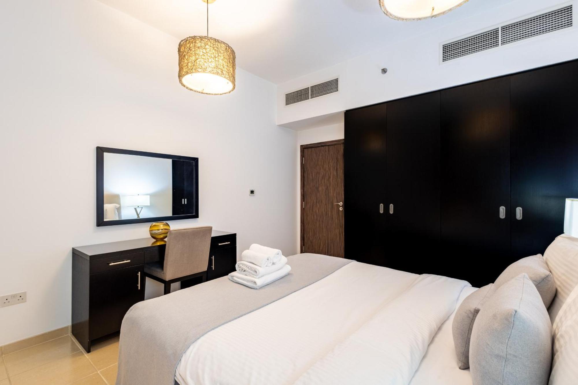 Stunning Marina View Luxury Apartment