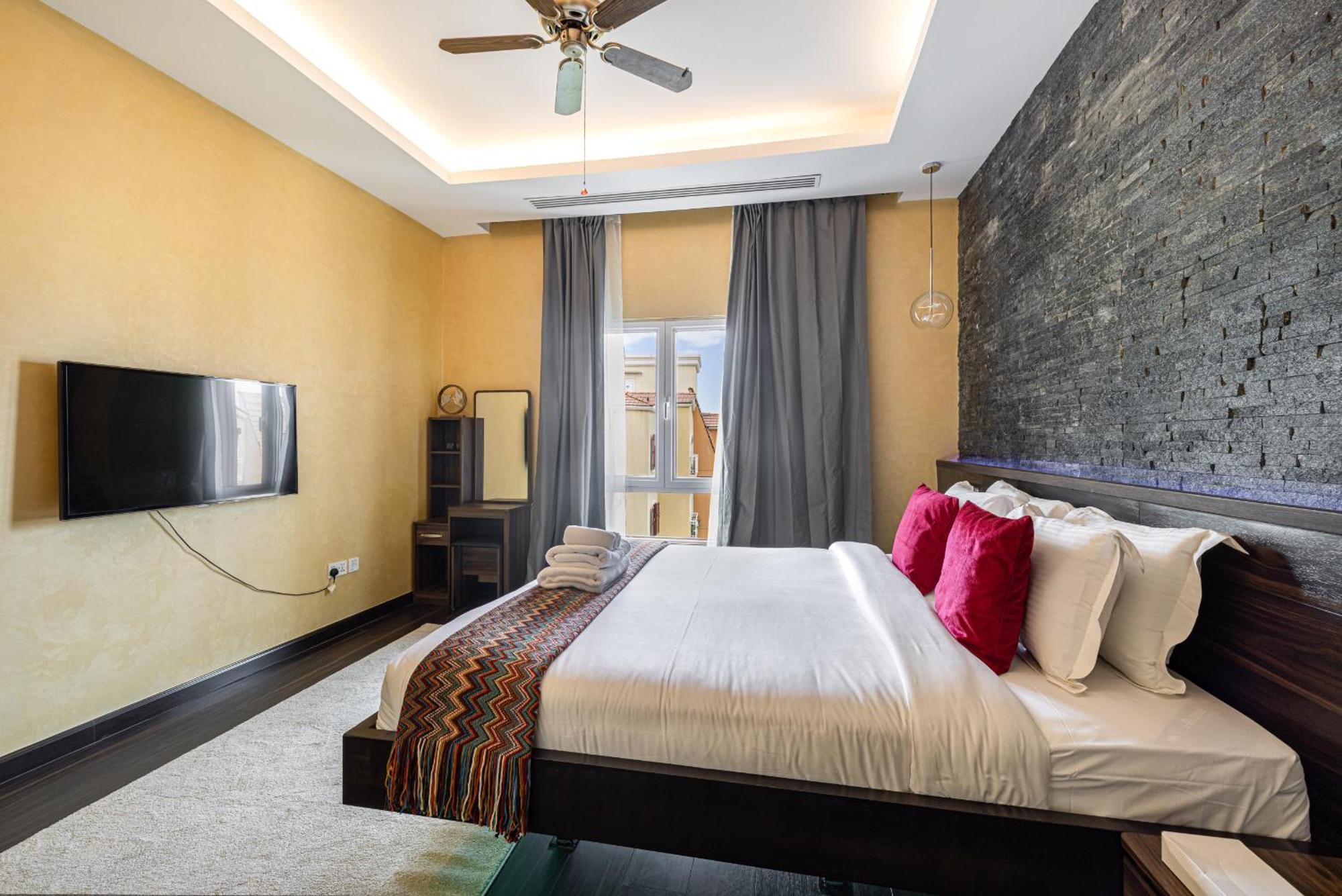 Cozy And Spacious Apartment- 5min Walk To Metro Apartment *