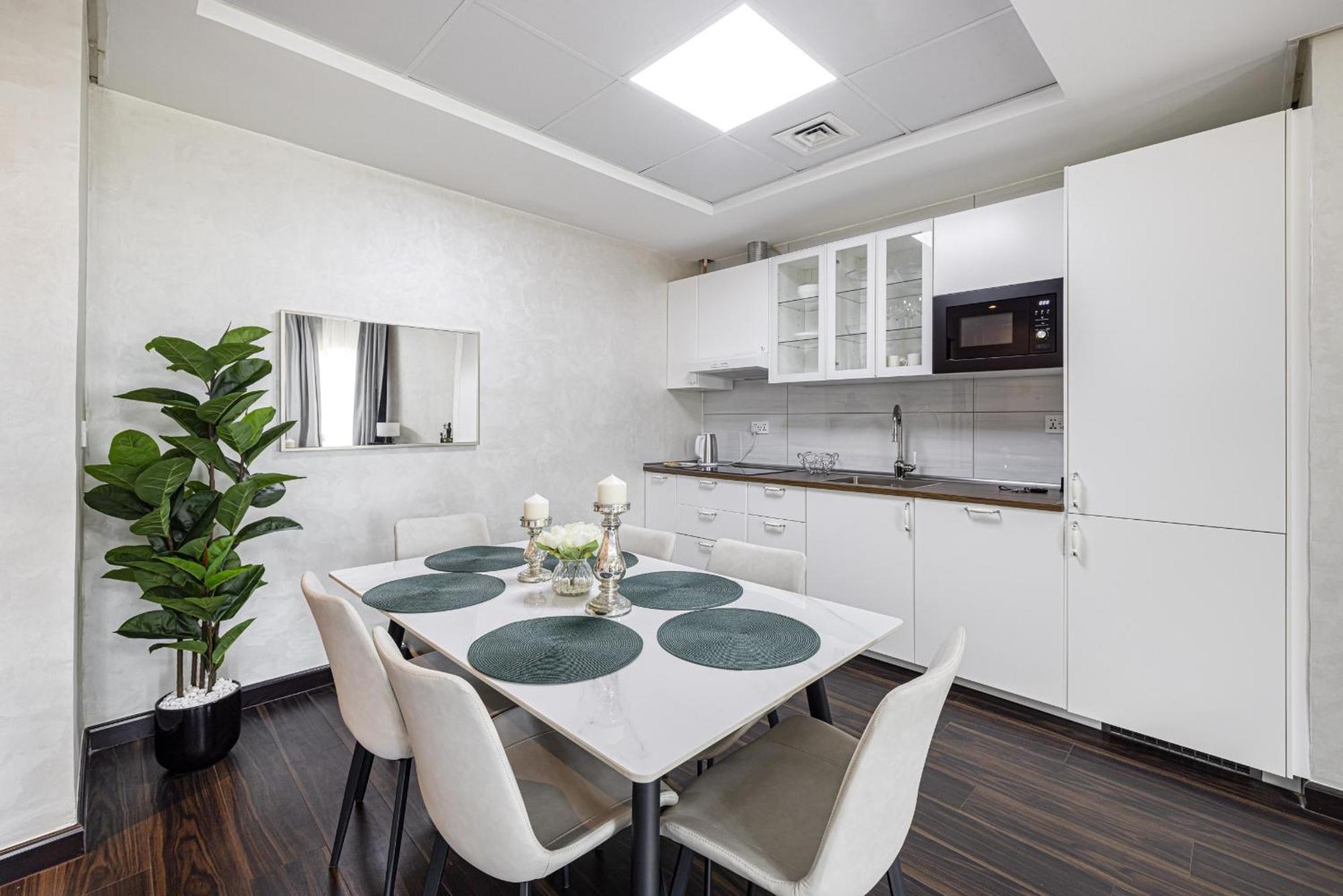 Cozy And Spacious Apartment- 5min Walk To Metro *