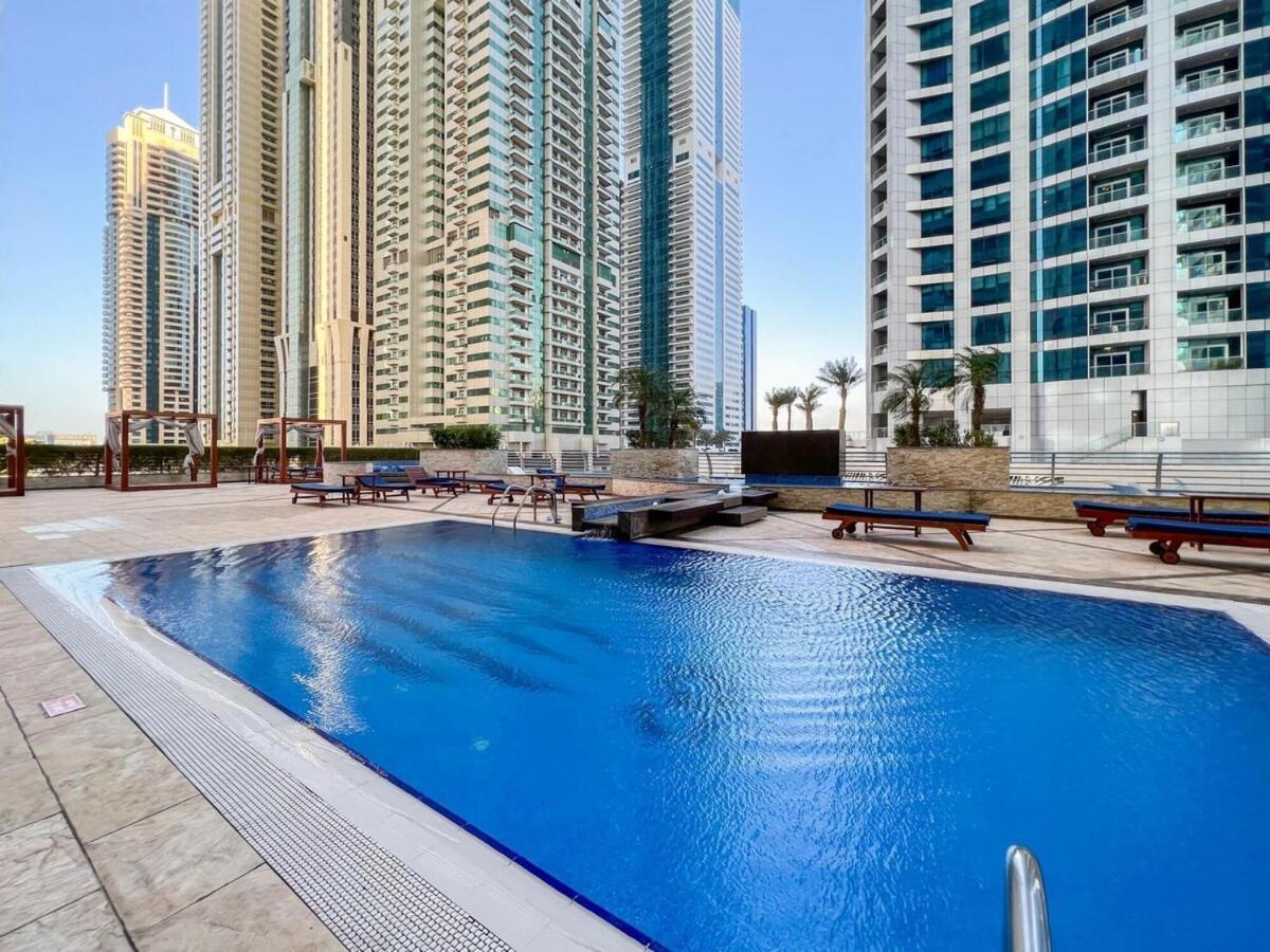 Sea View 1 Bedroom Flat, Luxury Amenities, Near & Club With Free Parking In Marina Apartment