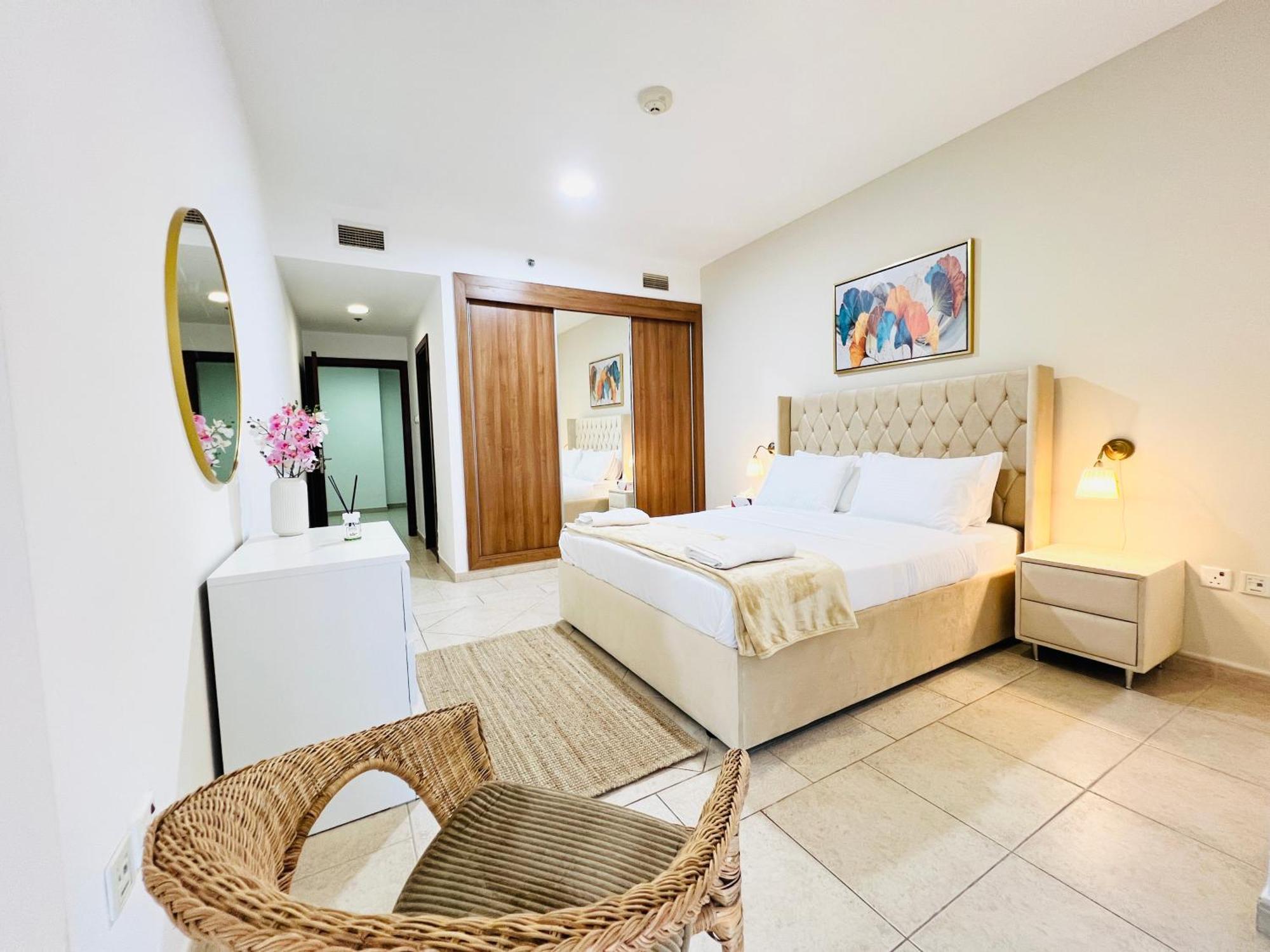 Sea View 1 Bedroom Flat, Luxury Amenities, Near & Club With Free Parking In Marina * Dubai