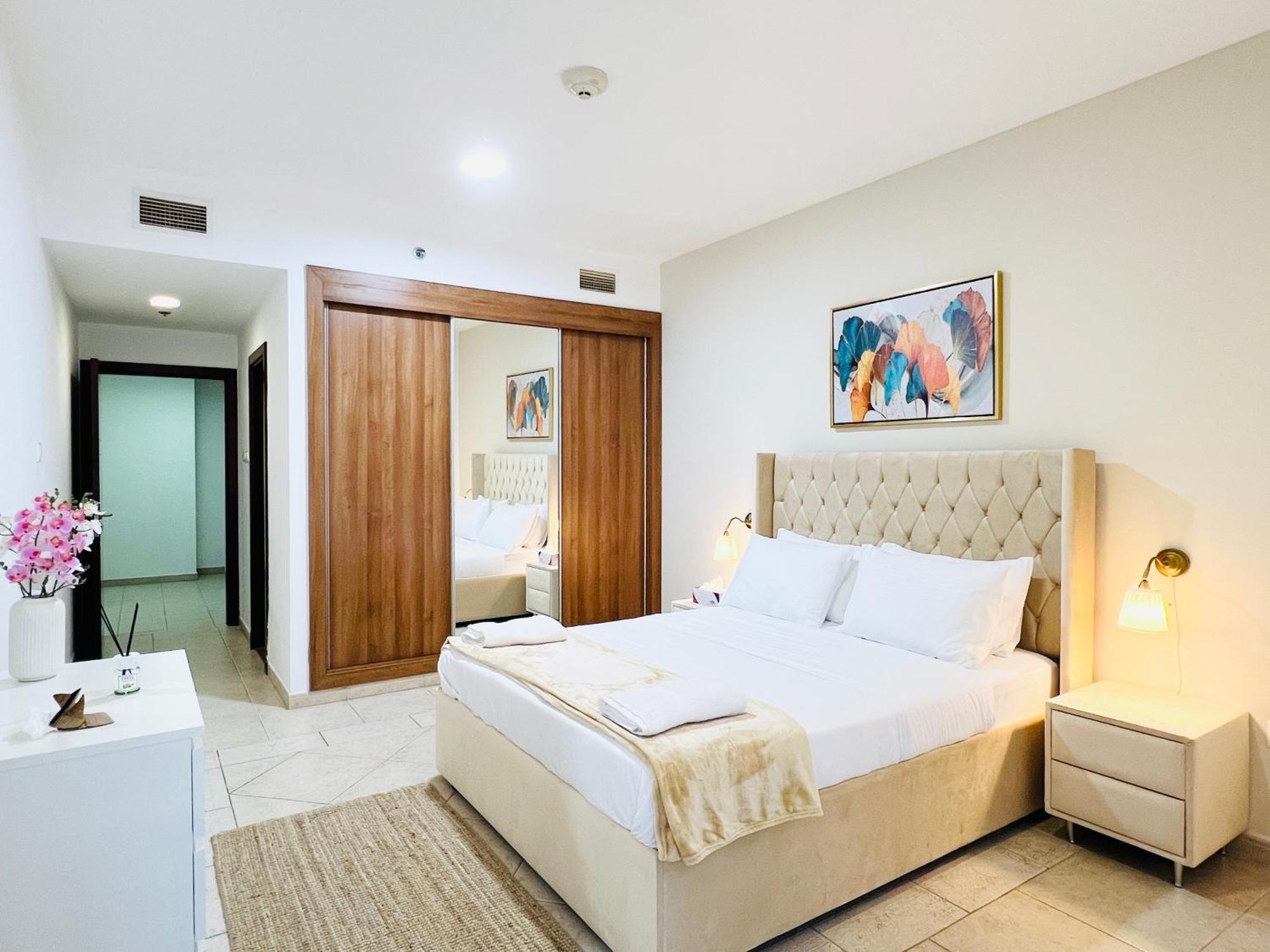 Apartment Sea View 1 Bedroom Flat, Luxury Amenities, Near & Club With Free Parking In Marina