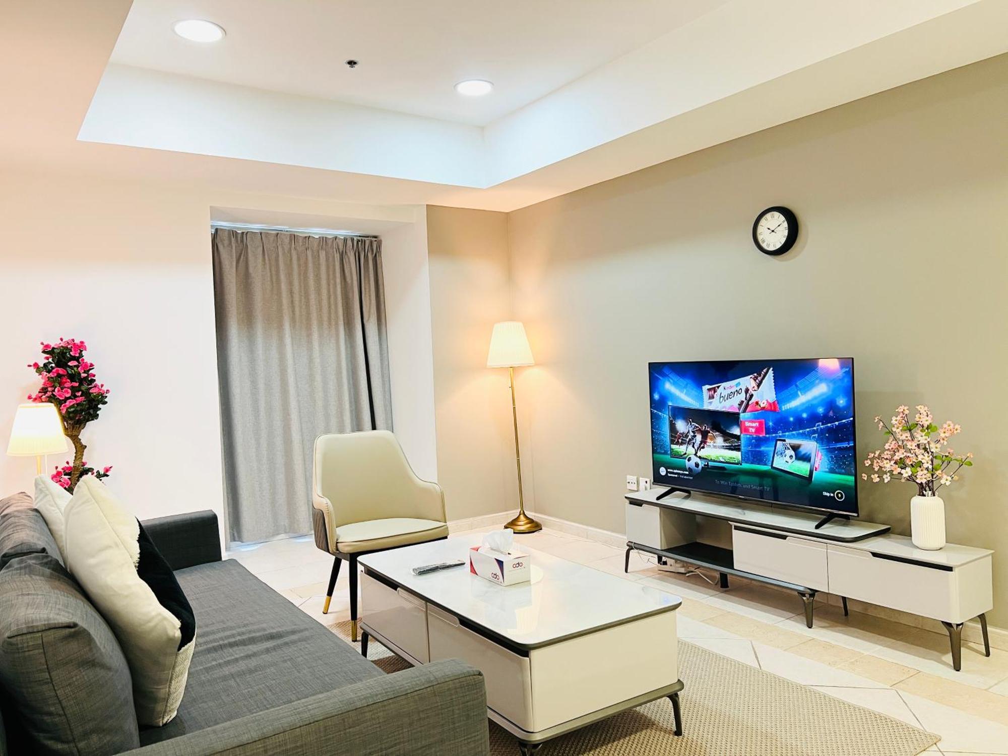 Sea View 1 Bedroom Flat, Luxury Amenities, Near & Club With Free Parking In Marina