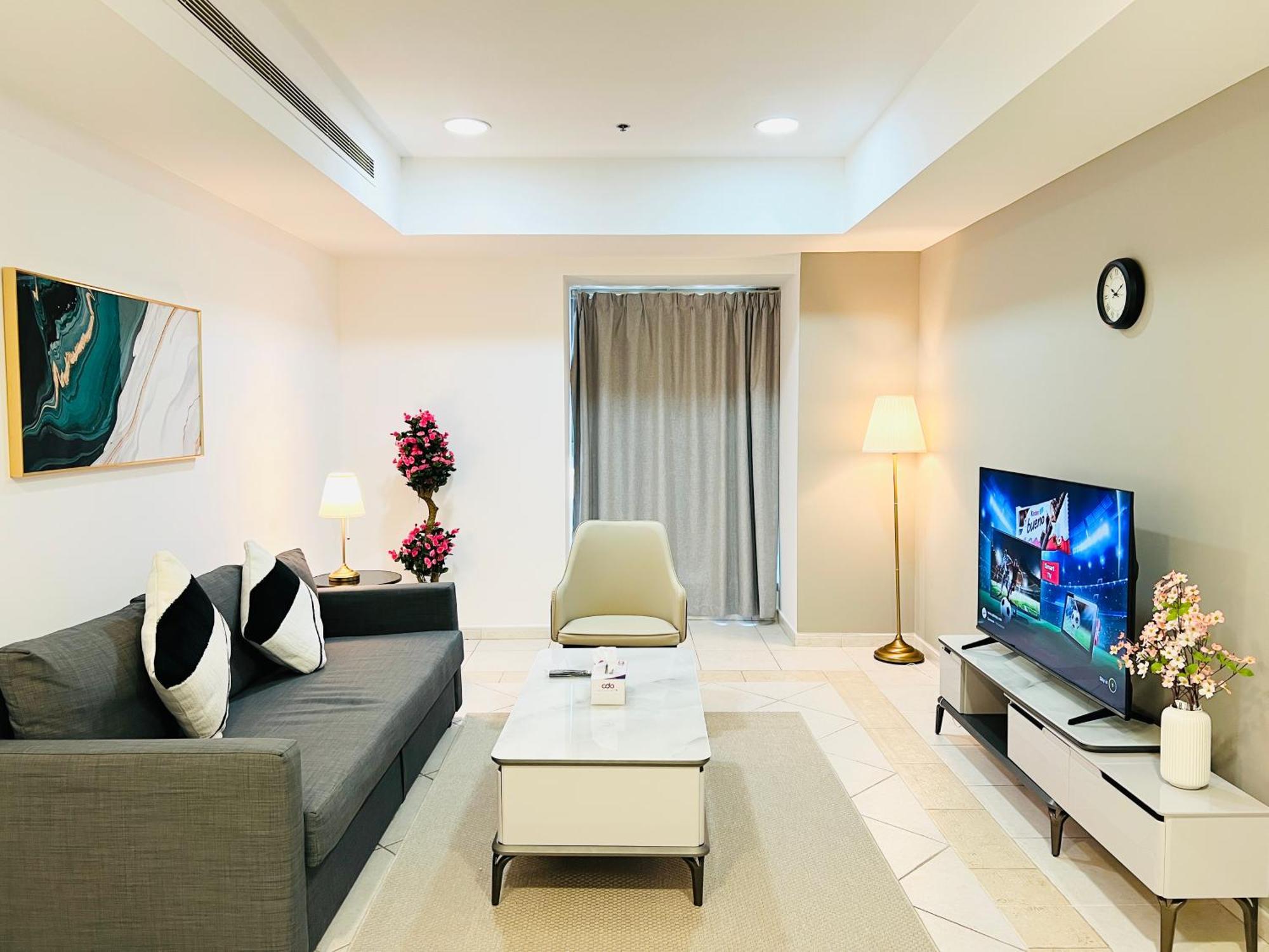 Sea View 1 Bedroom Flat, Luxury Amenities, Near & Club With Free Parking In Marina Dubai