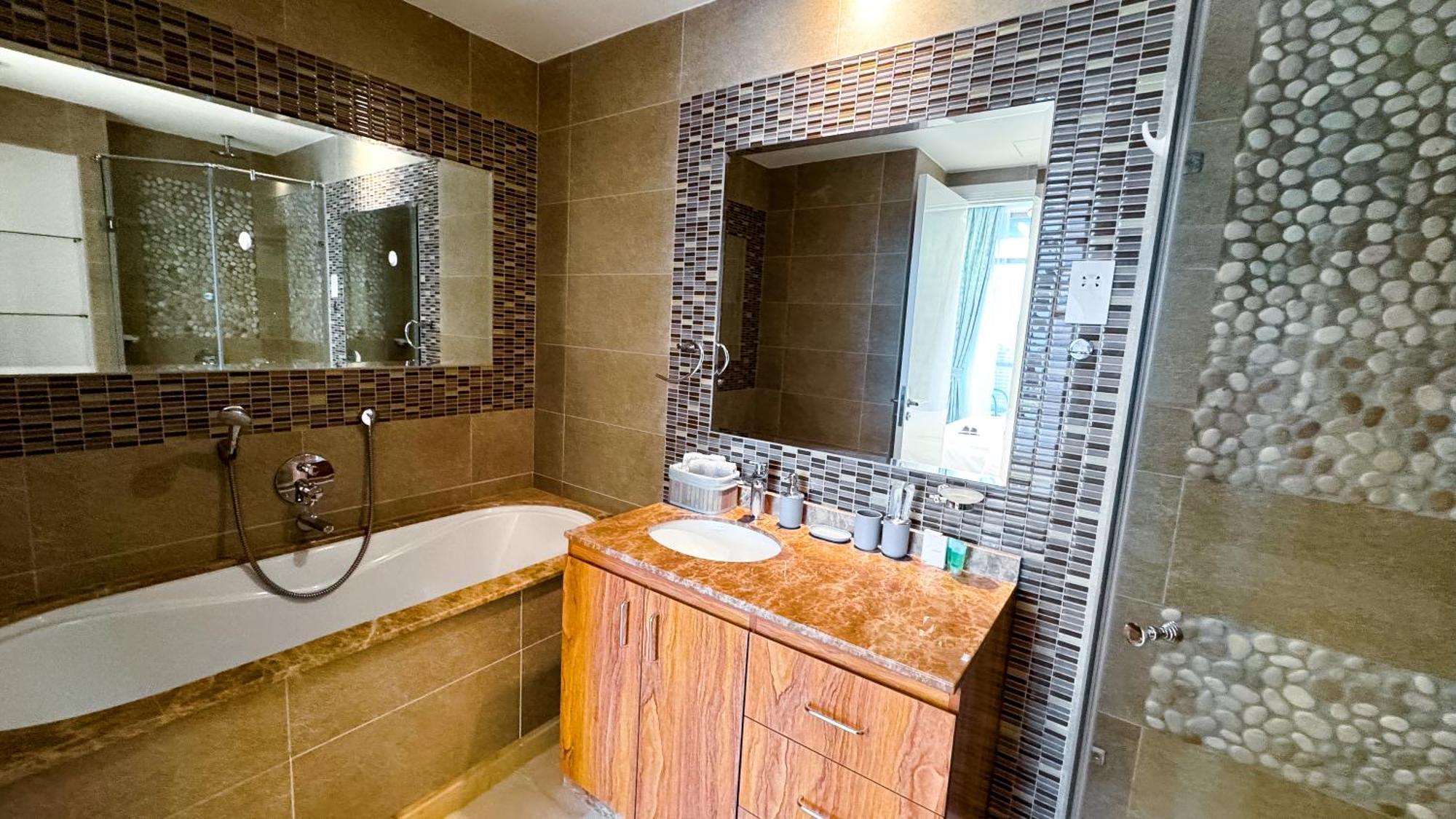 Apartment Marina - Elegant Design 1bhk - Iris Blue *
