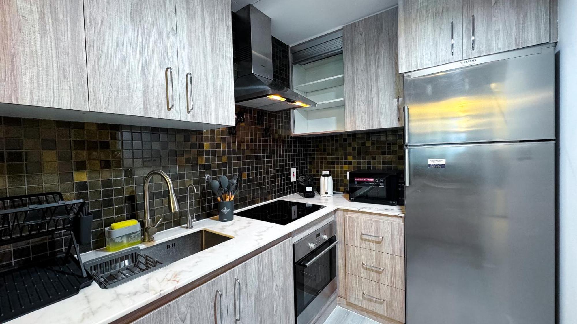 Marina - Elegant Design 1bhk - Iris Blue Apartment Dubai