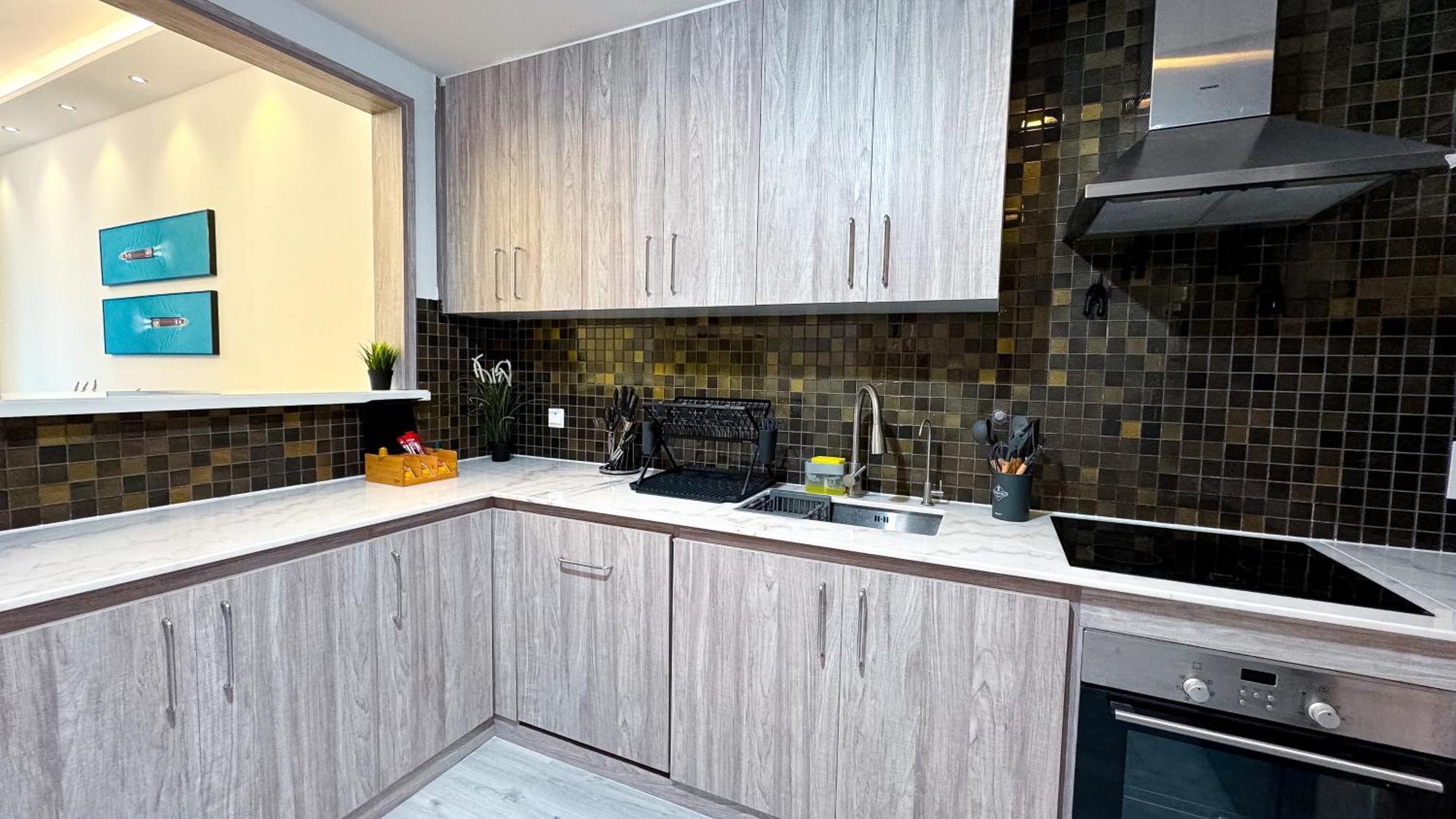 Marina - Elegant Design 1bhk - Iris Blue Apartment