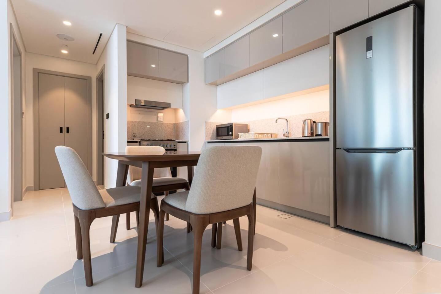 Private Access 1 Bedroom - Beachfront Apartment *