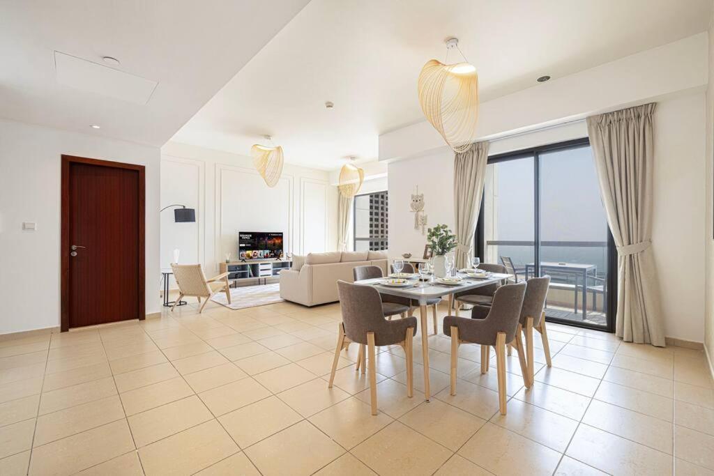 Daire Eye & Sea View, 1-min Walk To Jbr Beach, Luxurious Retreat! Dubai