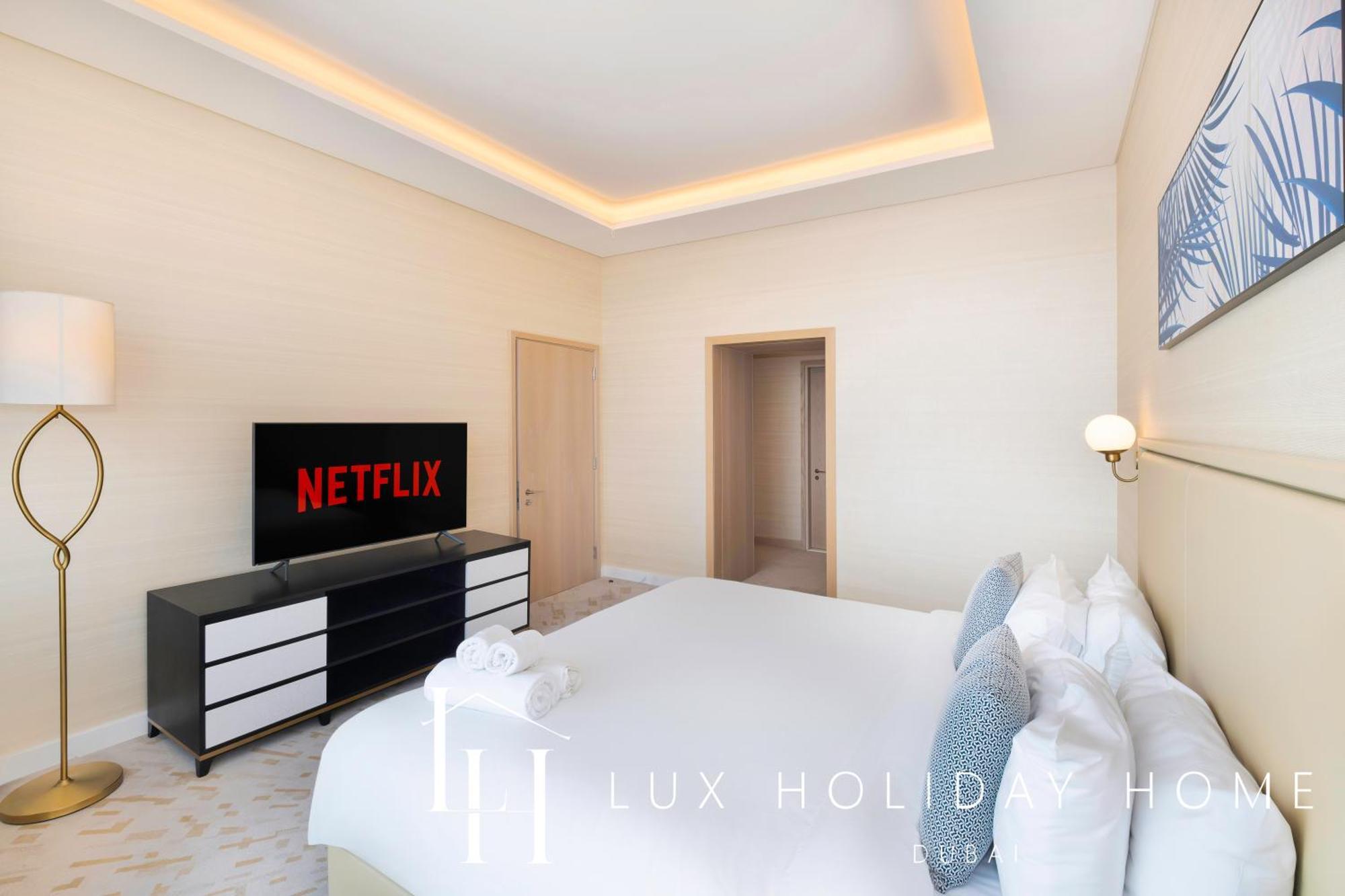 Lux Iconic Views At The Palm Tower 3