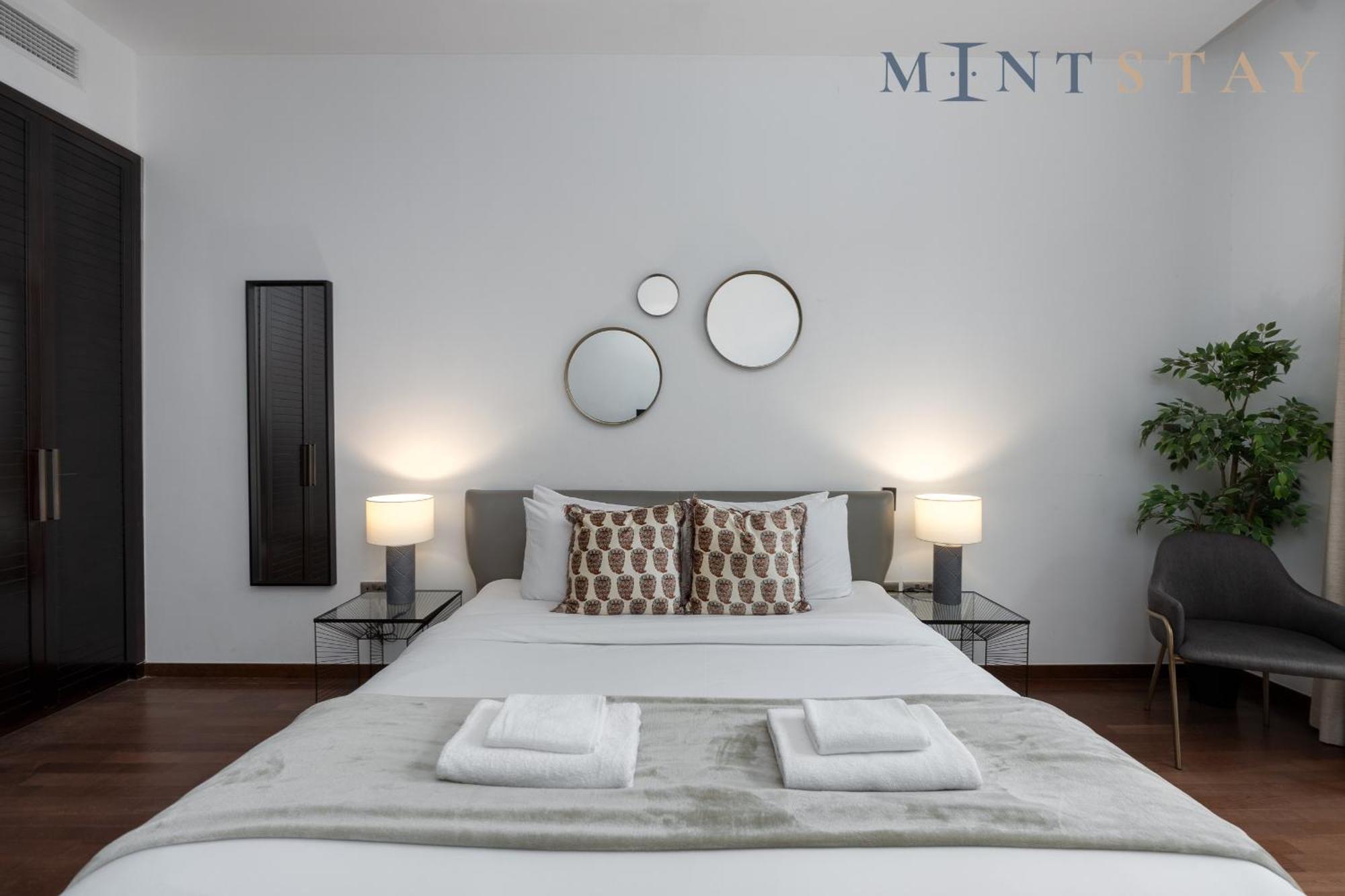 Tiara Residences, Palm Jumeirah - Mint Apartment Dubai