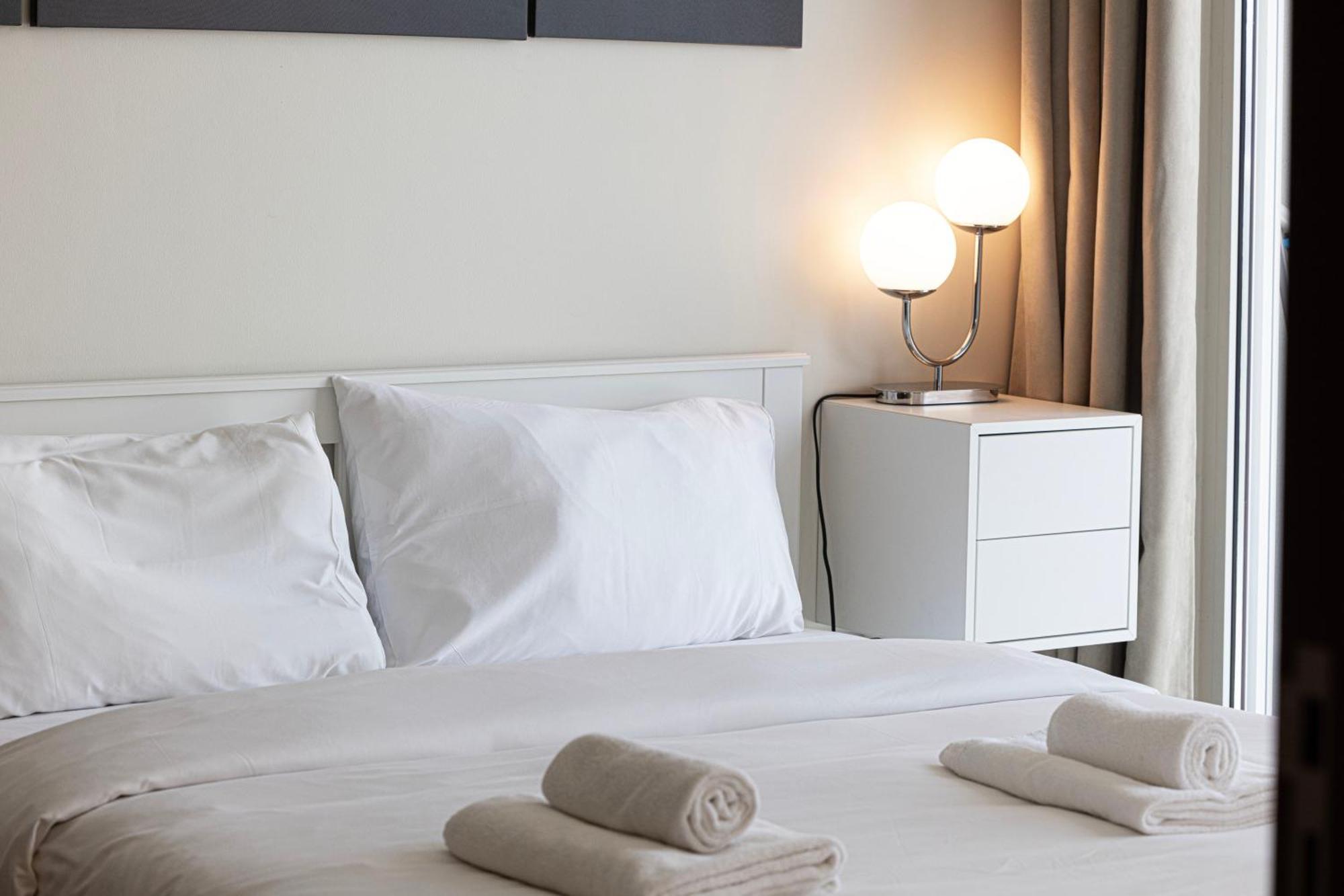 Apartment Luxe | 1br | Close To Burj Khalifa & Mall *