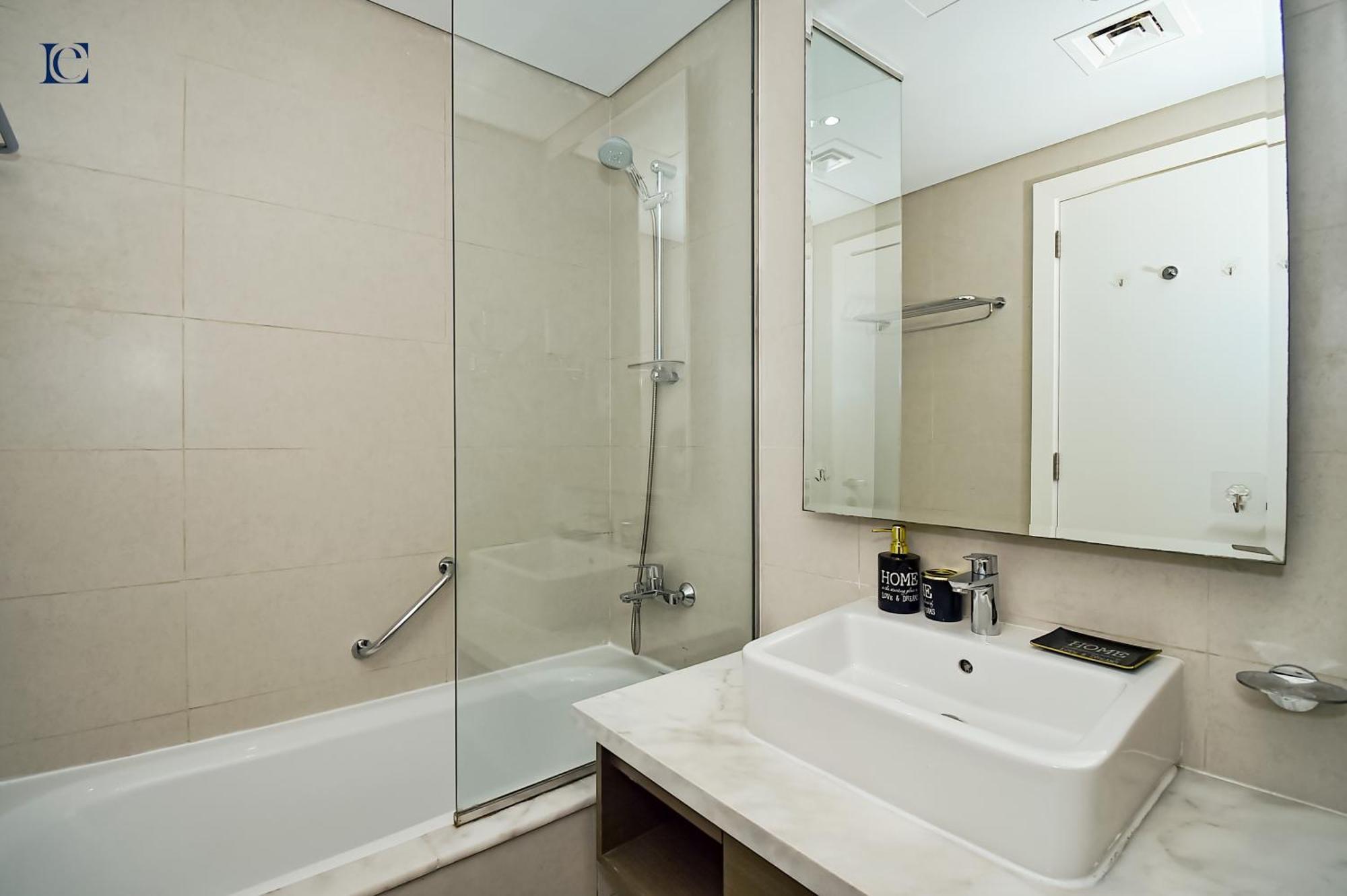 Luxury Escapes - Damac Maison Prive - Canal View Apts - Near Mall