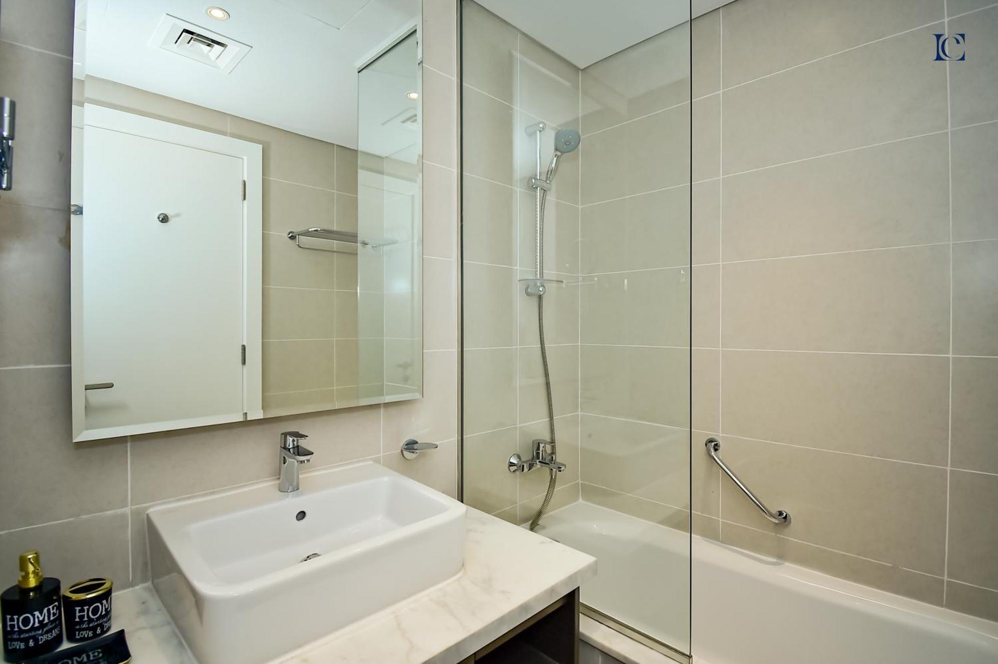Luxury Escapes - Damac Maison Prive - Canal View Apts - Near Mall Dubai