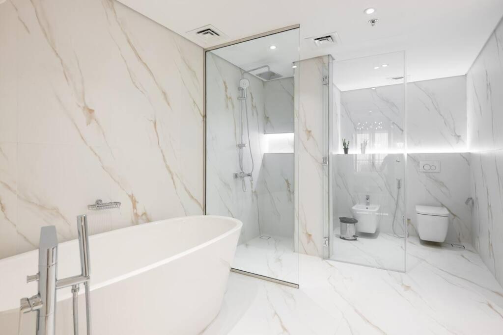 Apartment Elegantly Renovated 1br At 5 Star *