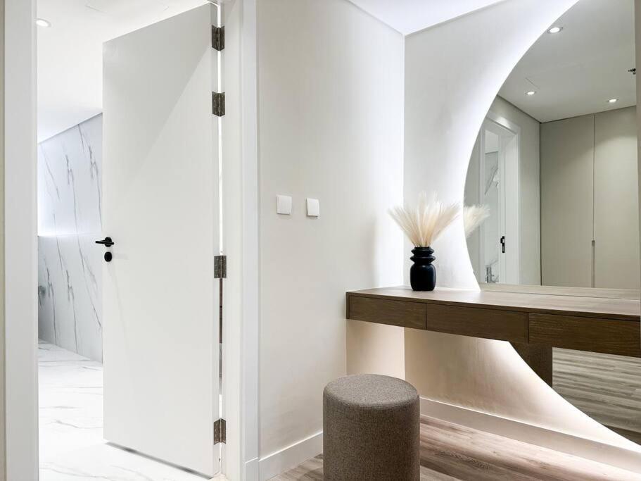 Apartment Elegantly Renovated 1br At 5 Star *