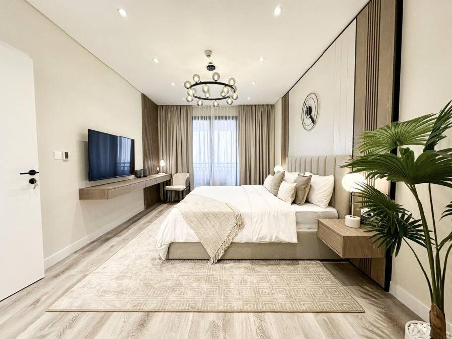 Apartment Elegantly Renovated 1br At 5 Star *