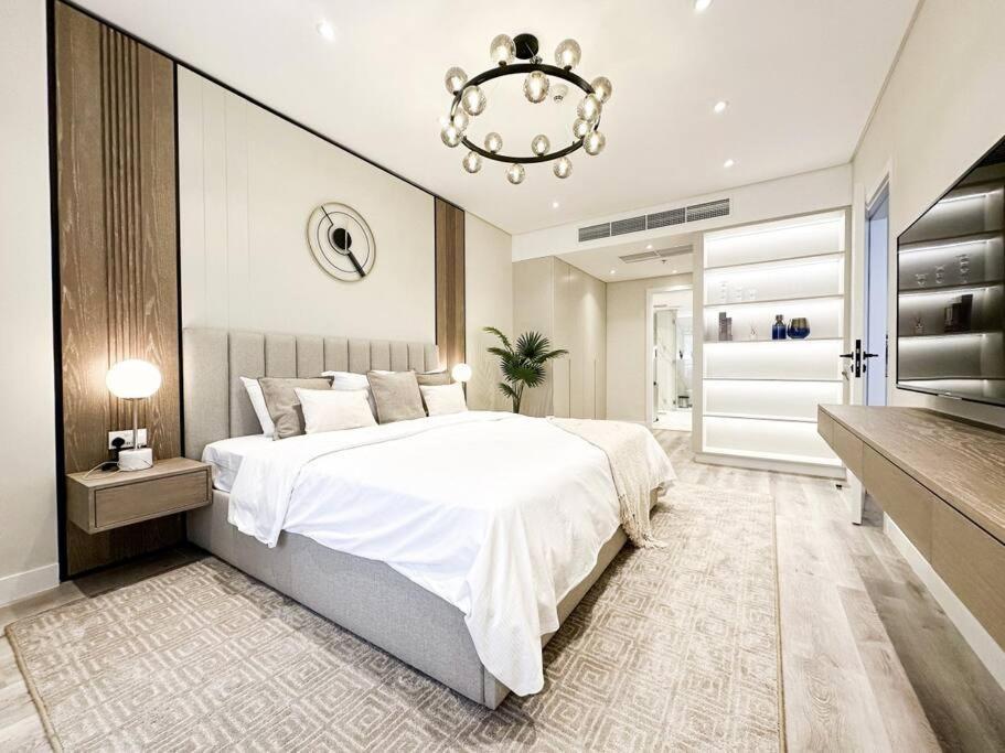 Elegantly Renovated 1br At 5 Star * Dubai