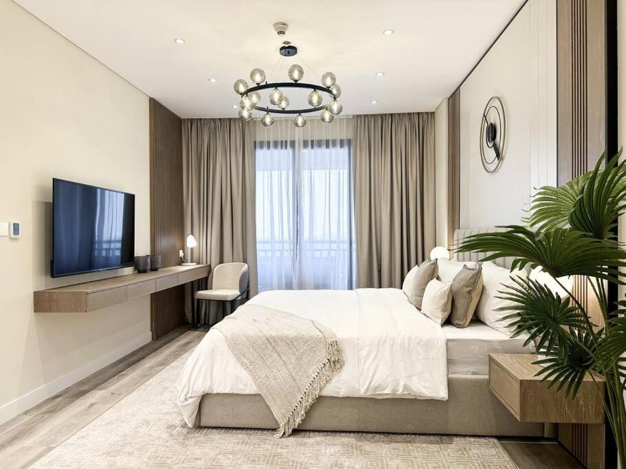 Elegantly Renovated 1br At 5 Star