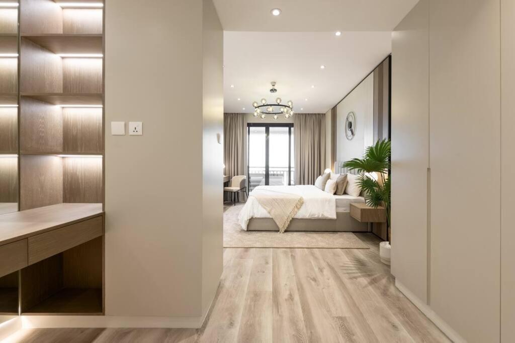 Apartment Elegantly Renovated 1br At 5 Star *
