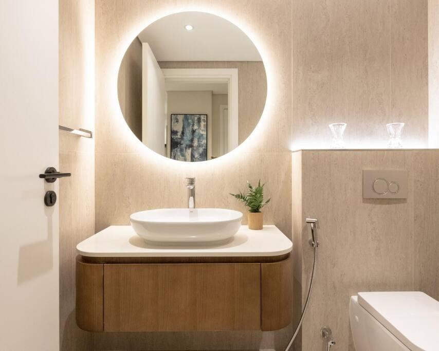 Elegantly Renovated 1br At 5 Star *