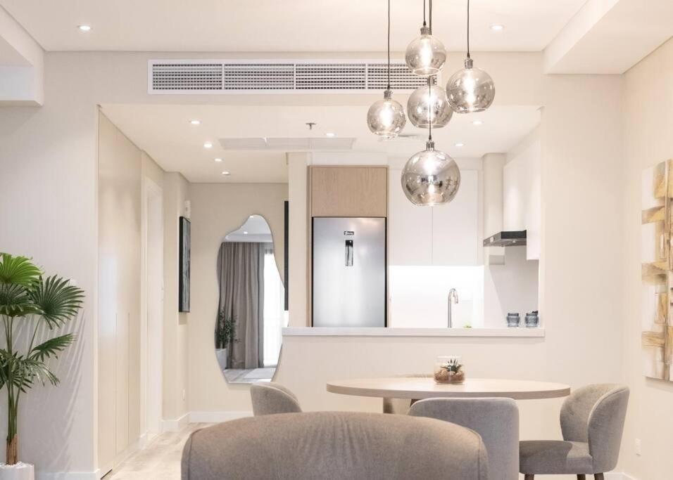 Elegantly Renovated 1br At 5 Star
