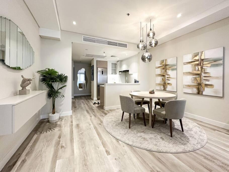 Elegantly Renovated 1br At 5 Star