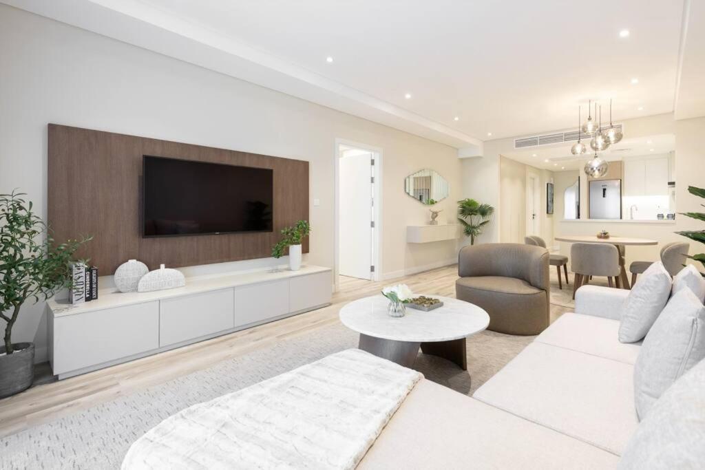 Elegantly Renovated 1br At 5 Star