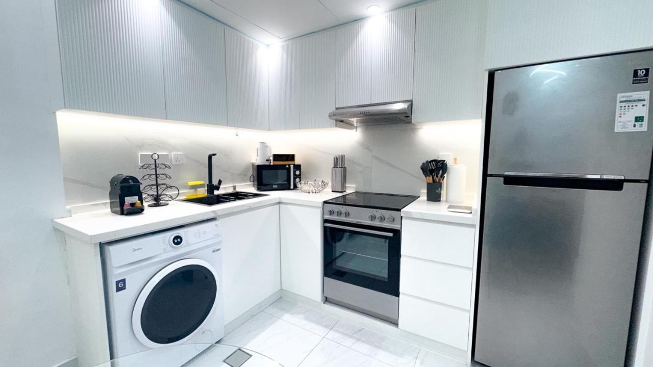 Marina - 1bhk Modish Apartment *