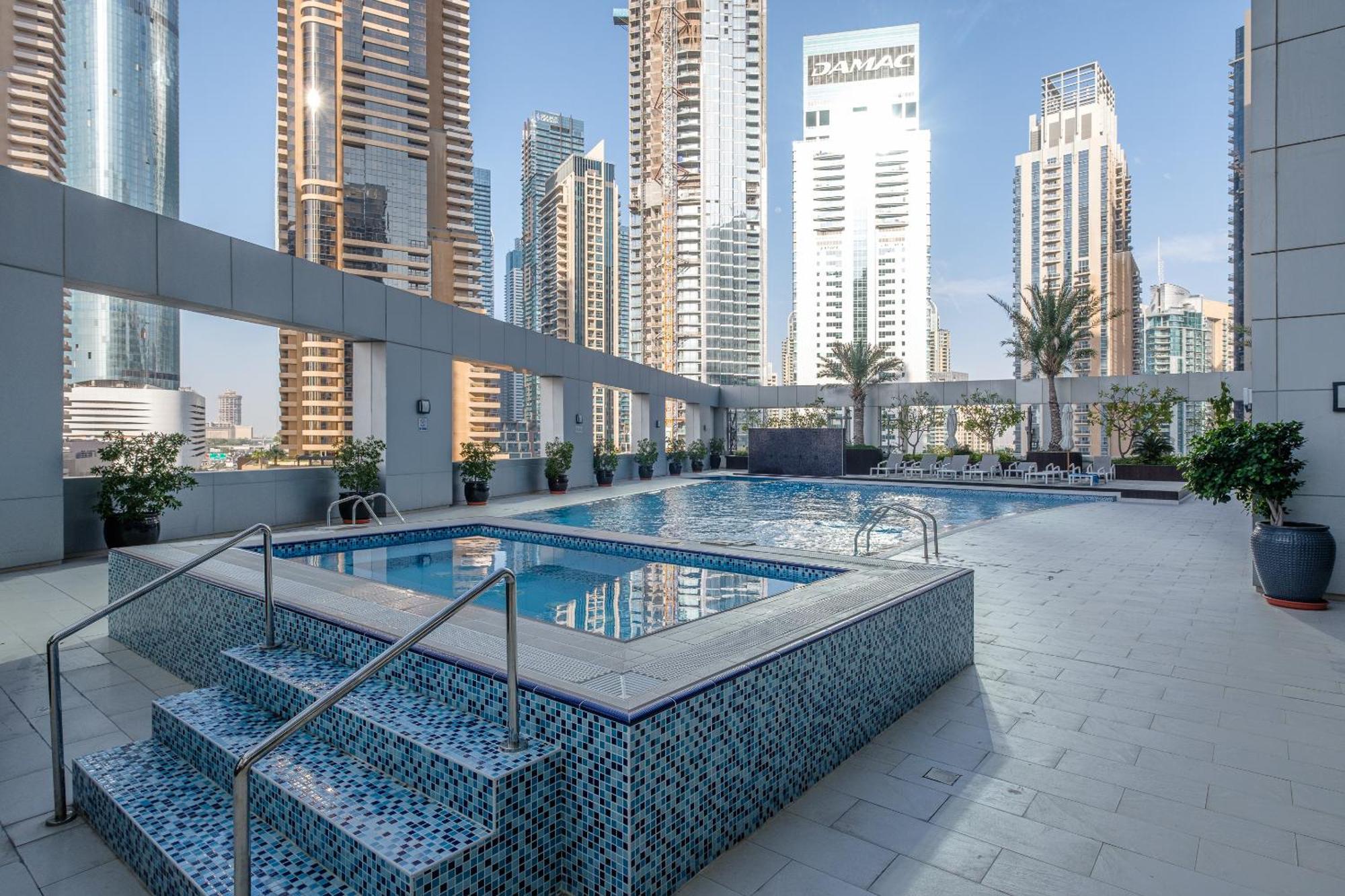 Apartment Marina & Views, Pool, Art Haven! Near Cafes *