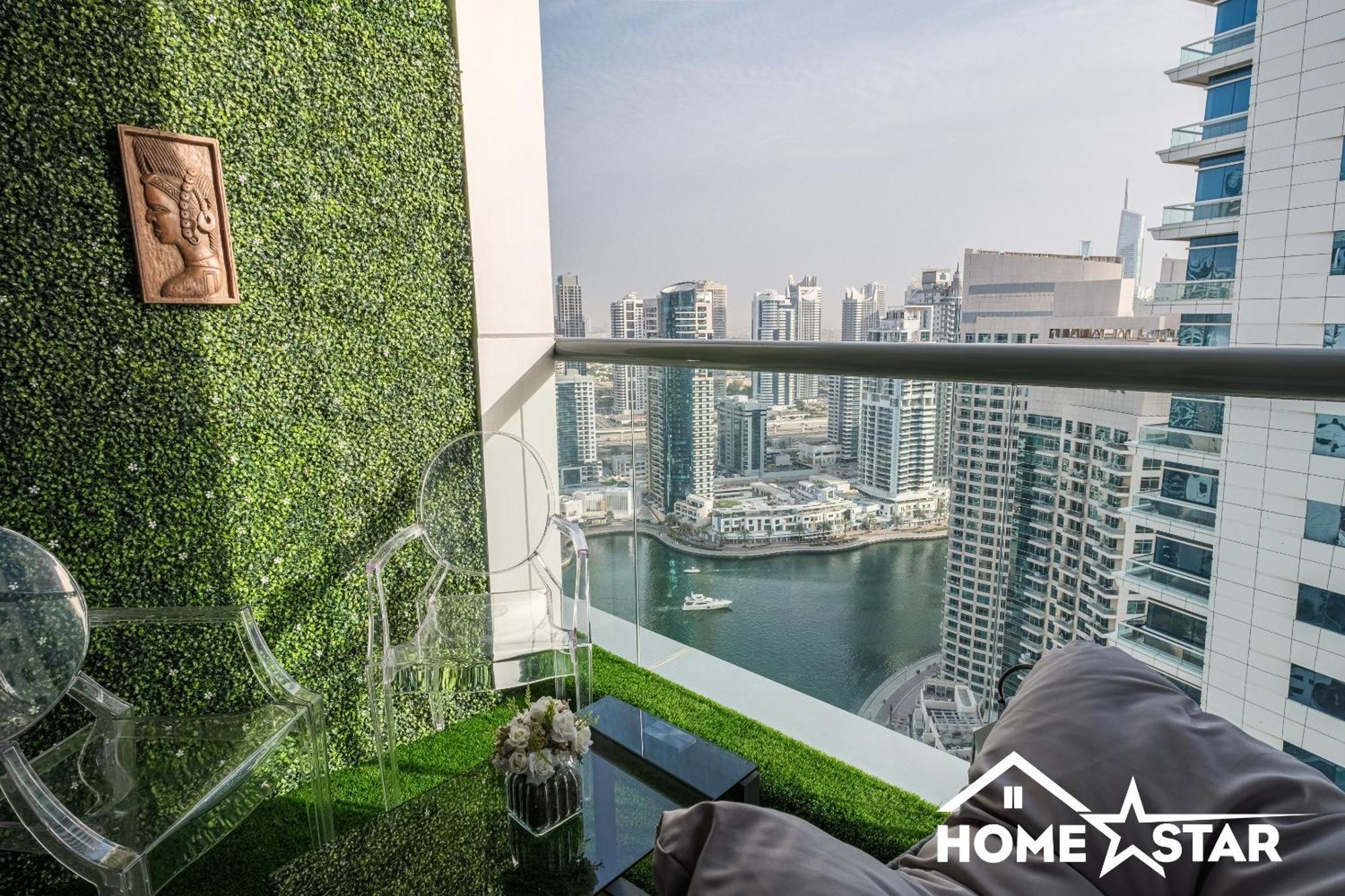 Marina & Views, Pool, Art Haven! Near Cafes Dubai