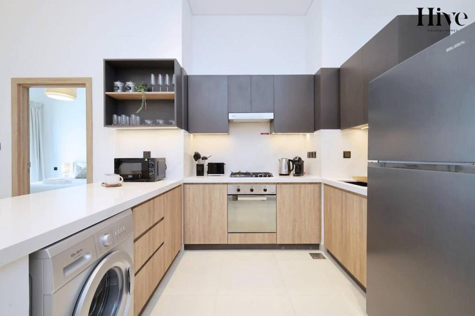 7 By Aurora 206 Apartment *