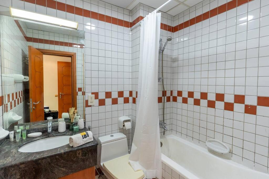 Apartment Unit In Marina *