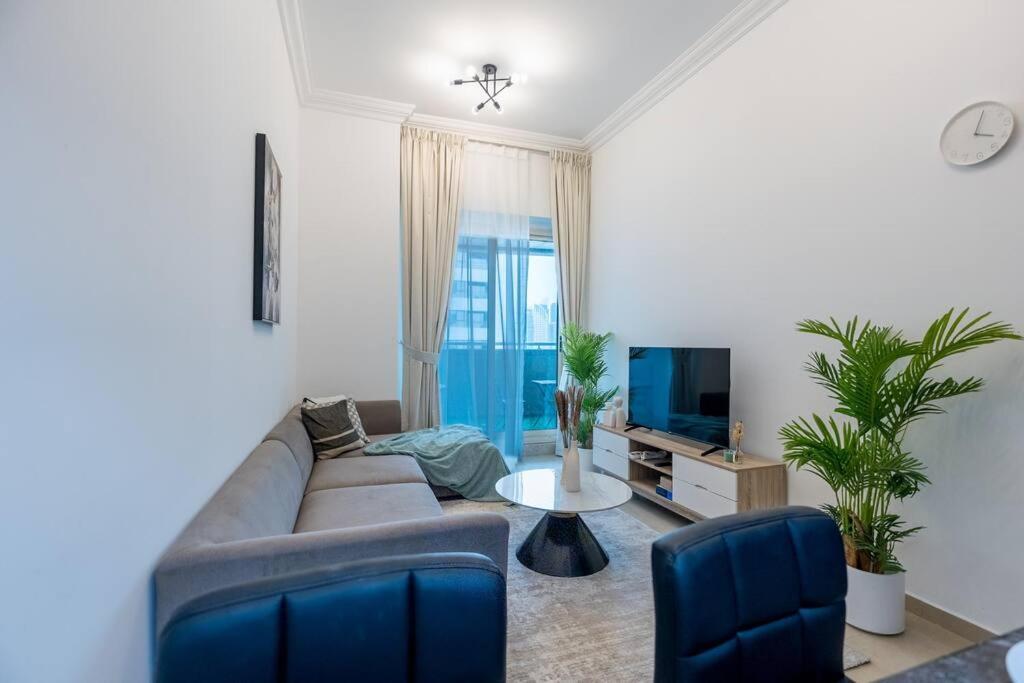 Apartment Unit In Marina