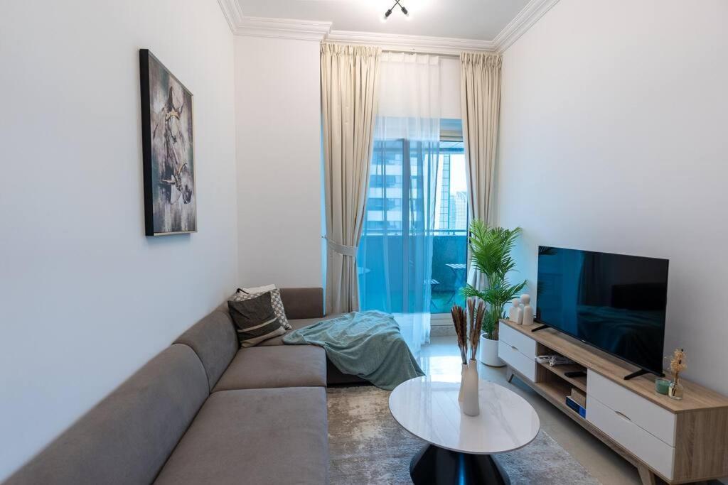 Apartment Unit In Marina *