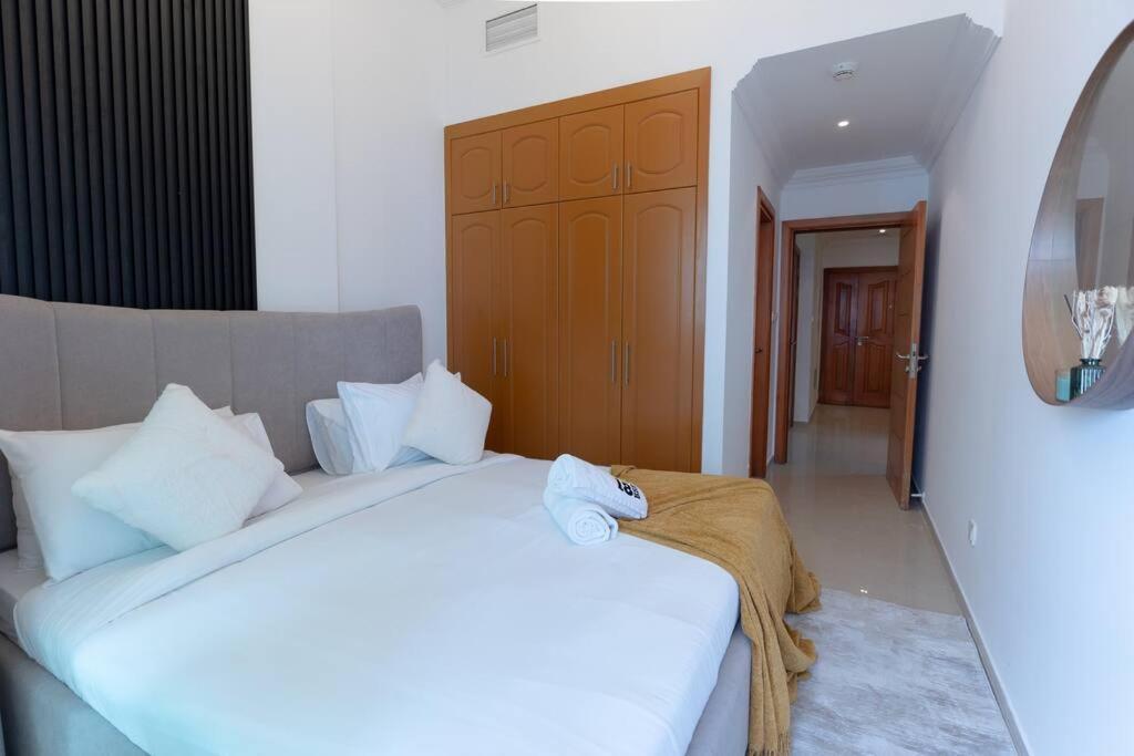 Unit In Marina Apartment
