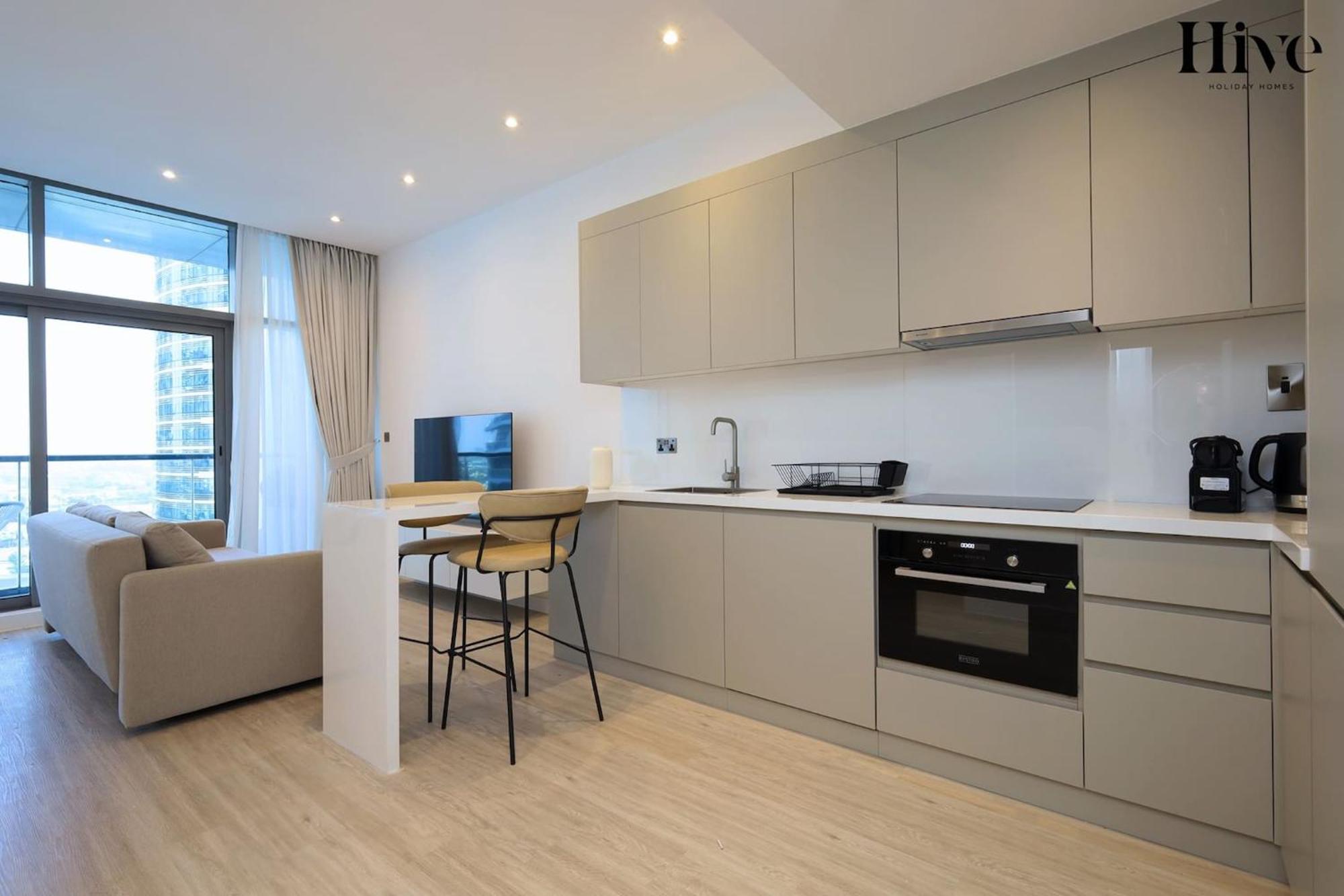 Stunning In Jlt Near Metro Apartment