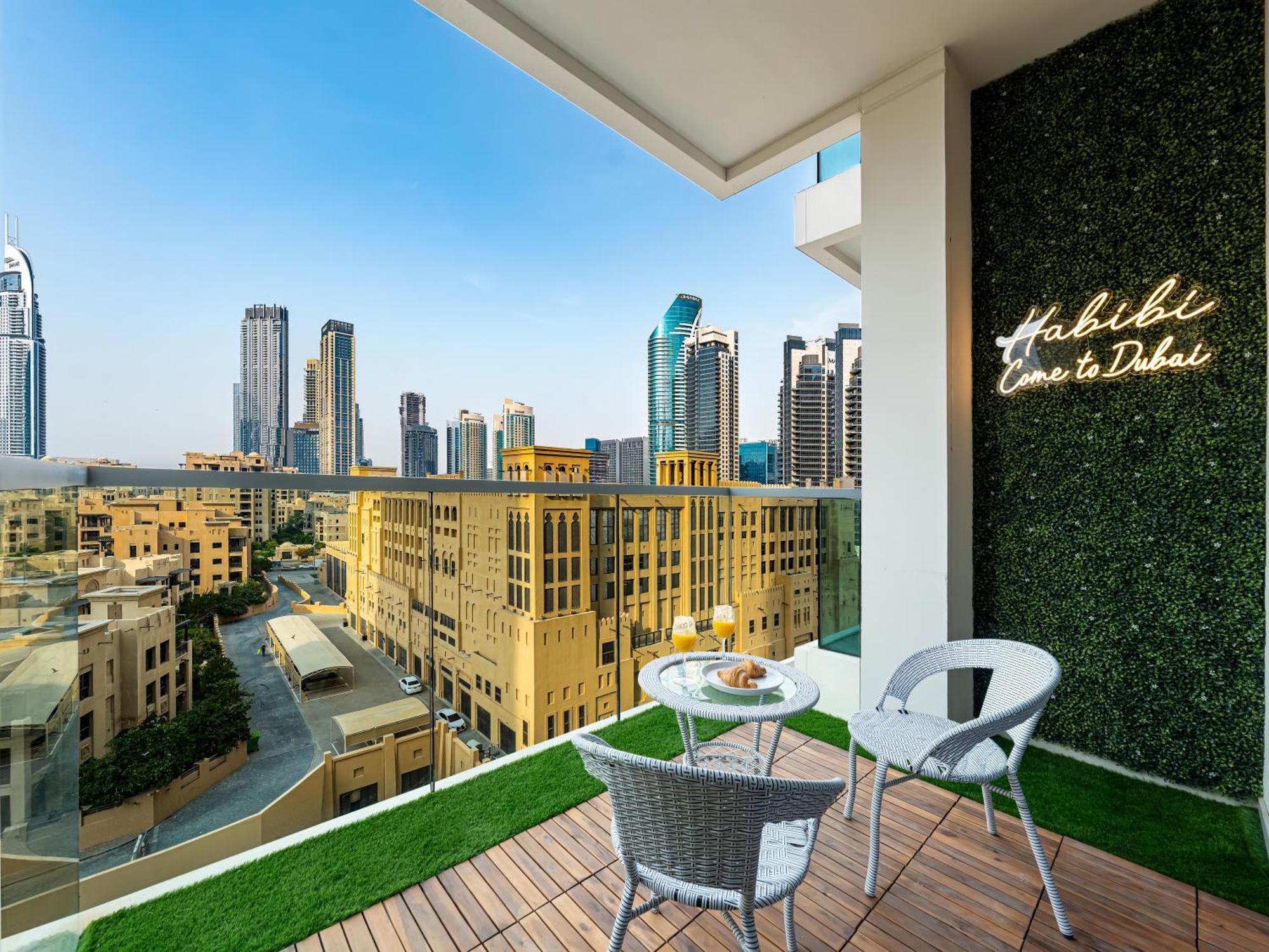 Luxury 2br With Burj View, Very Close To Mall Dubai