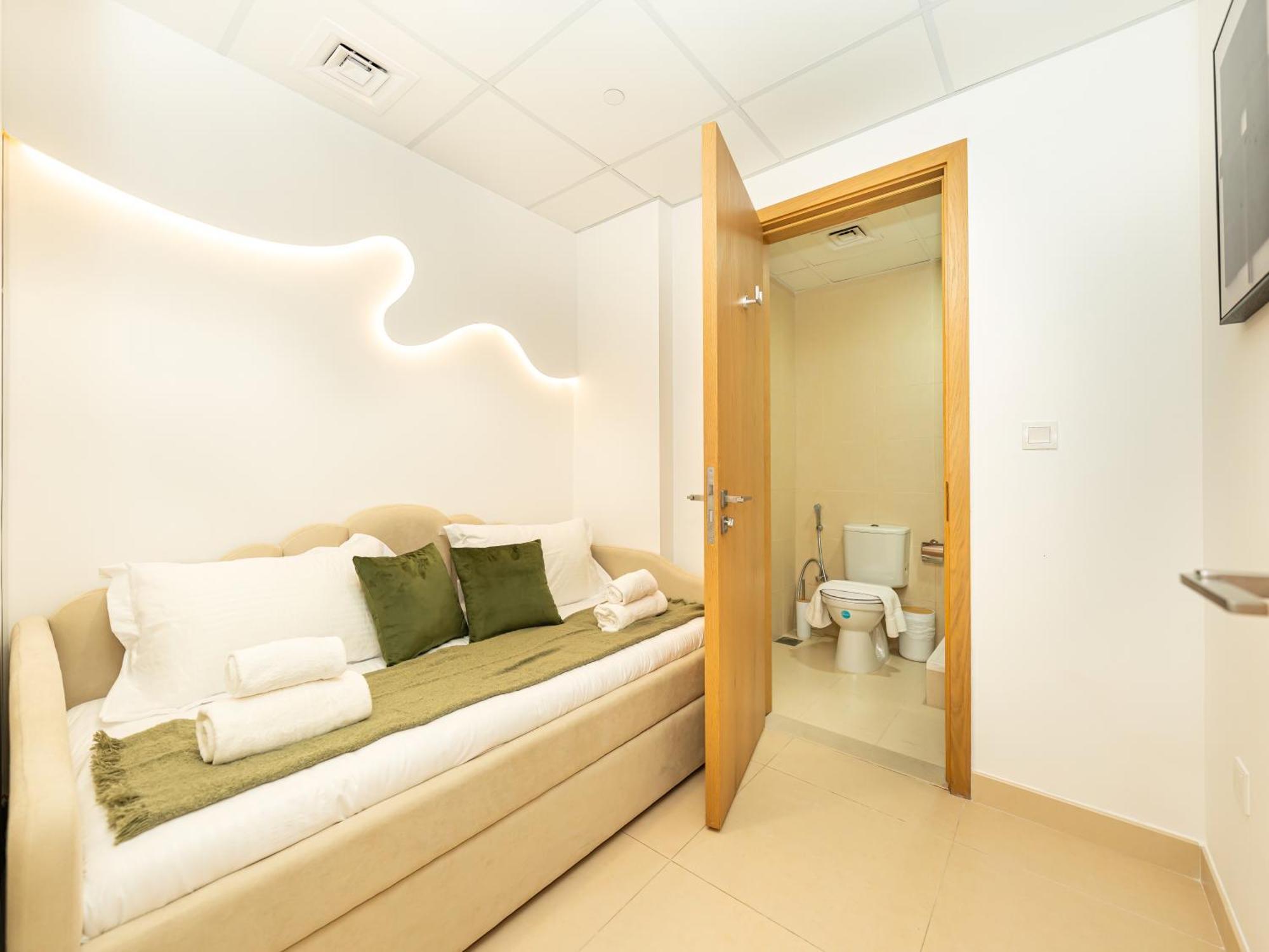 Luxury 2br With Burj View, Very Close To Mall Dubai