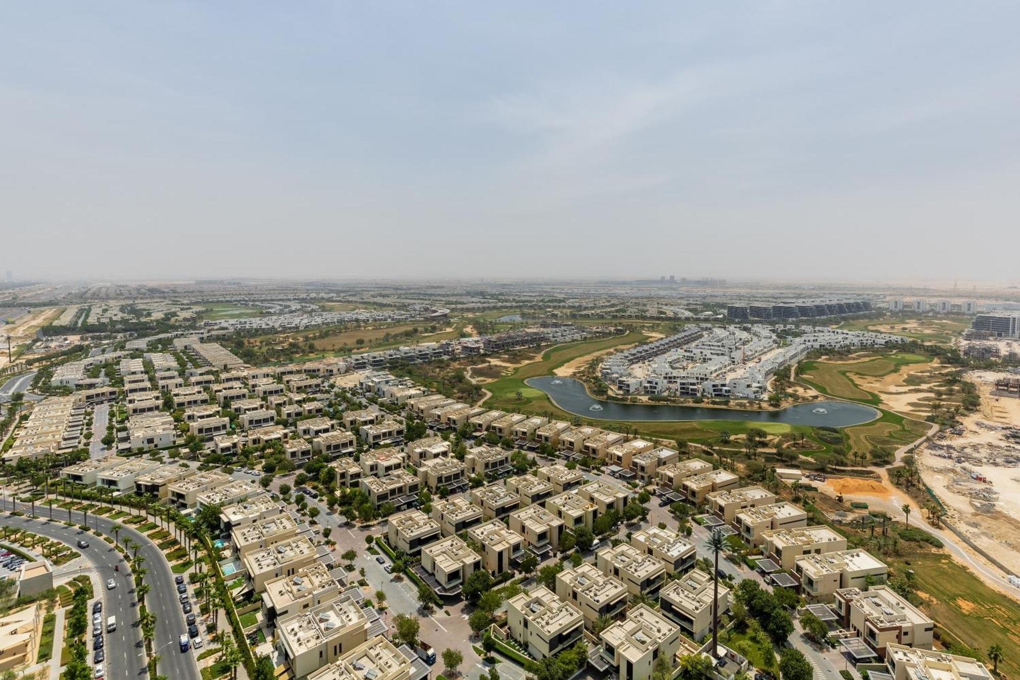 Waves - Elegant 28th Floor Studio In Carson A, Damac Hills Dubai