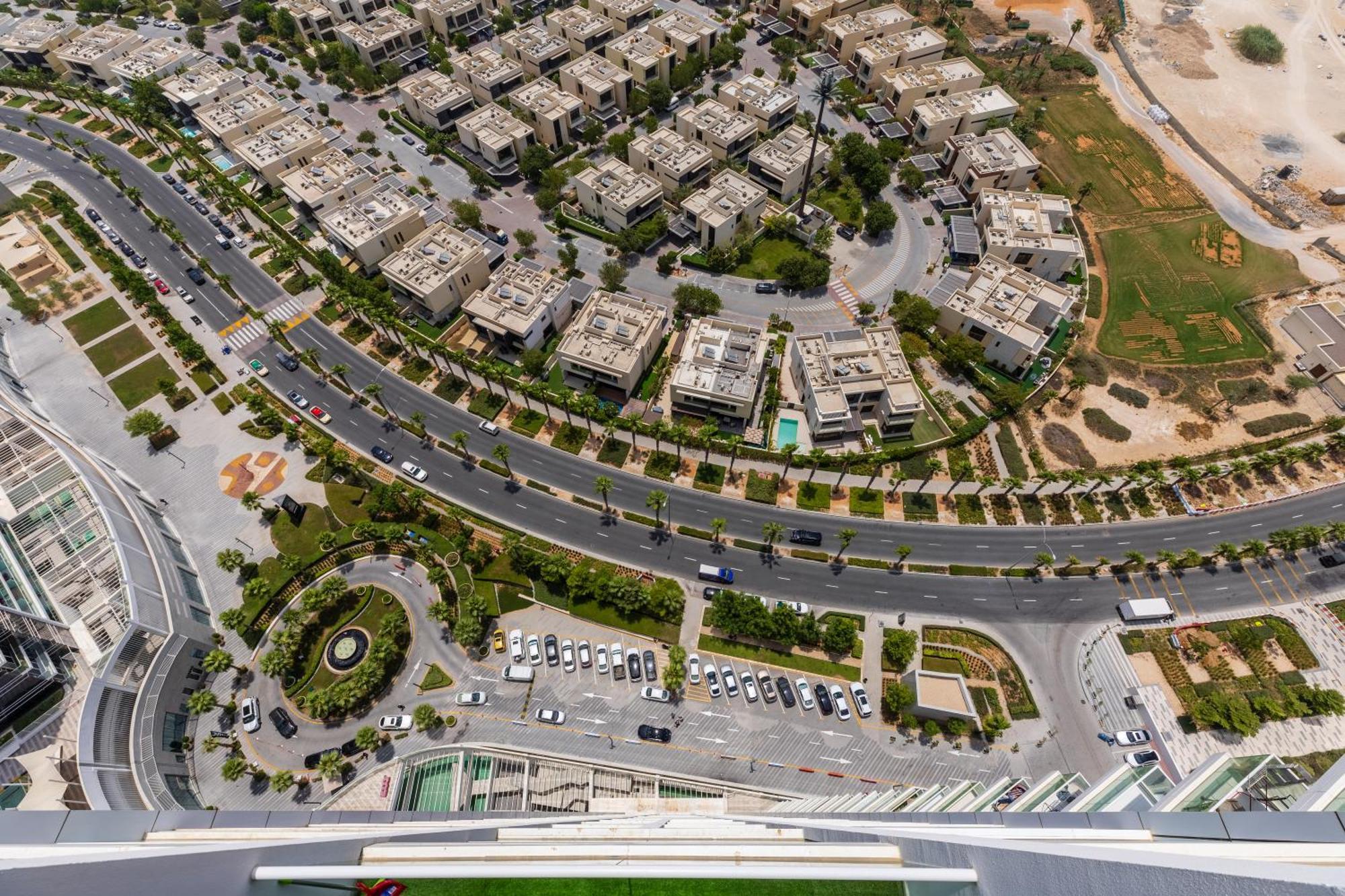 Waves - Elegant 28th Floor Studio In Carson A, Damac Hills Dubai
