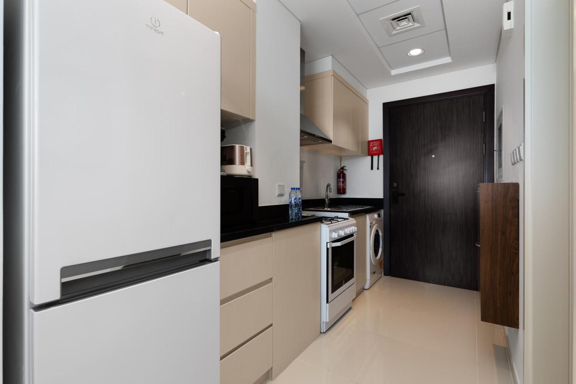 Apartment Waves - Elegant 28th Floor Studio In Carson A, Damac Hills *