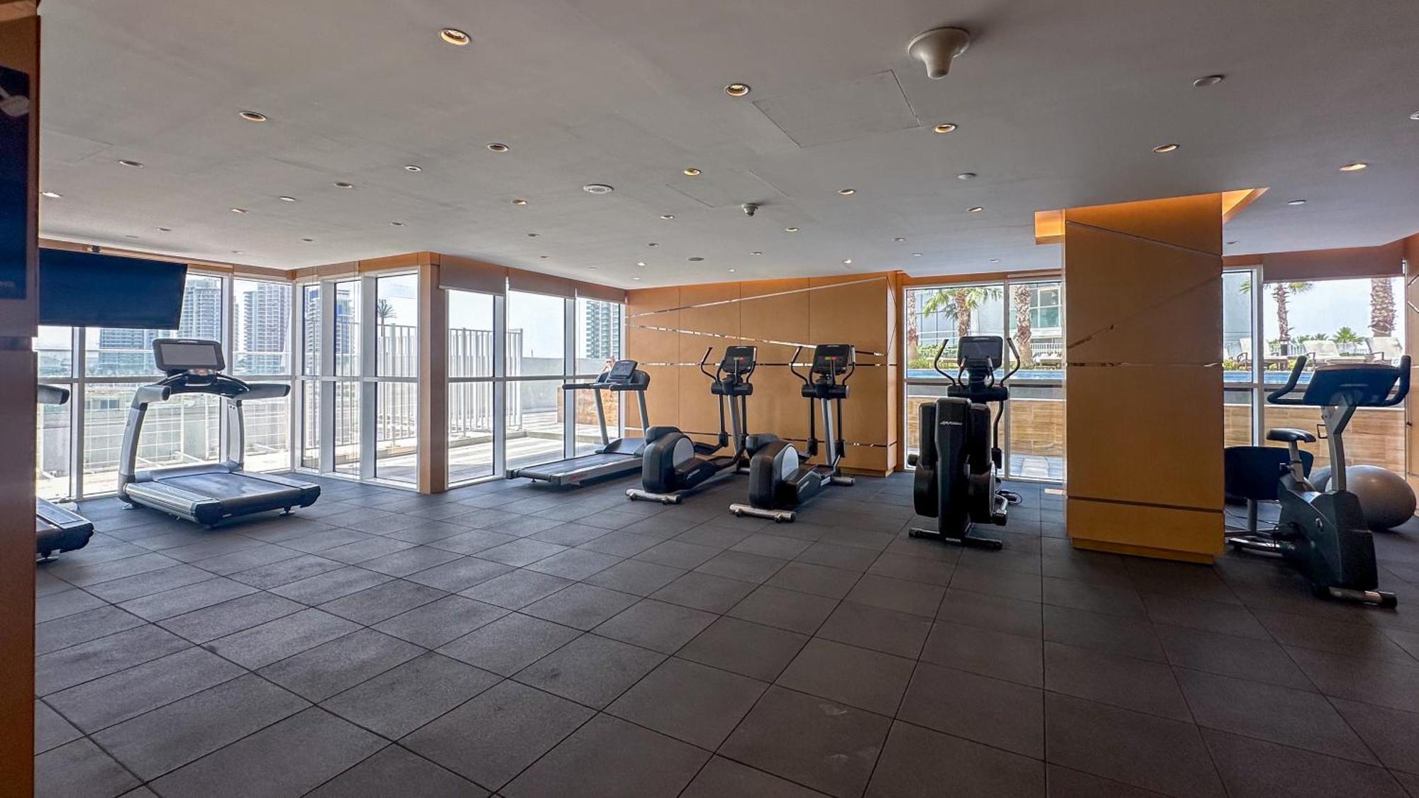 Waves - Elegant 28th Floor Studio In Carson A, Damac Hills Apartment