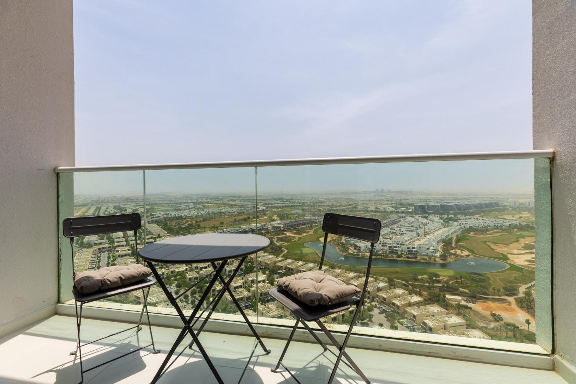 Apartment Waves - Elegant 28th Floor Studio In Carson A, Damac Hills